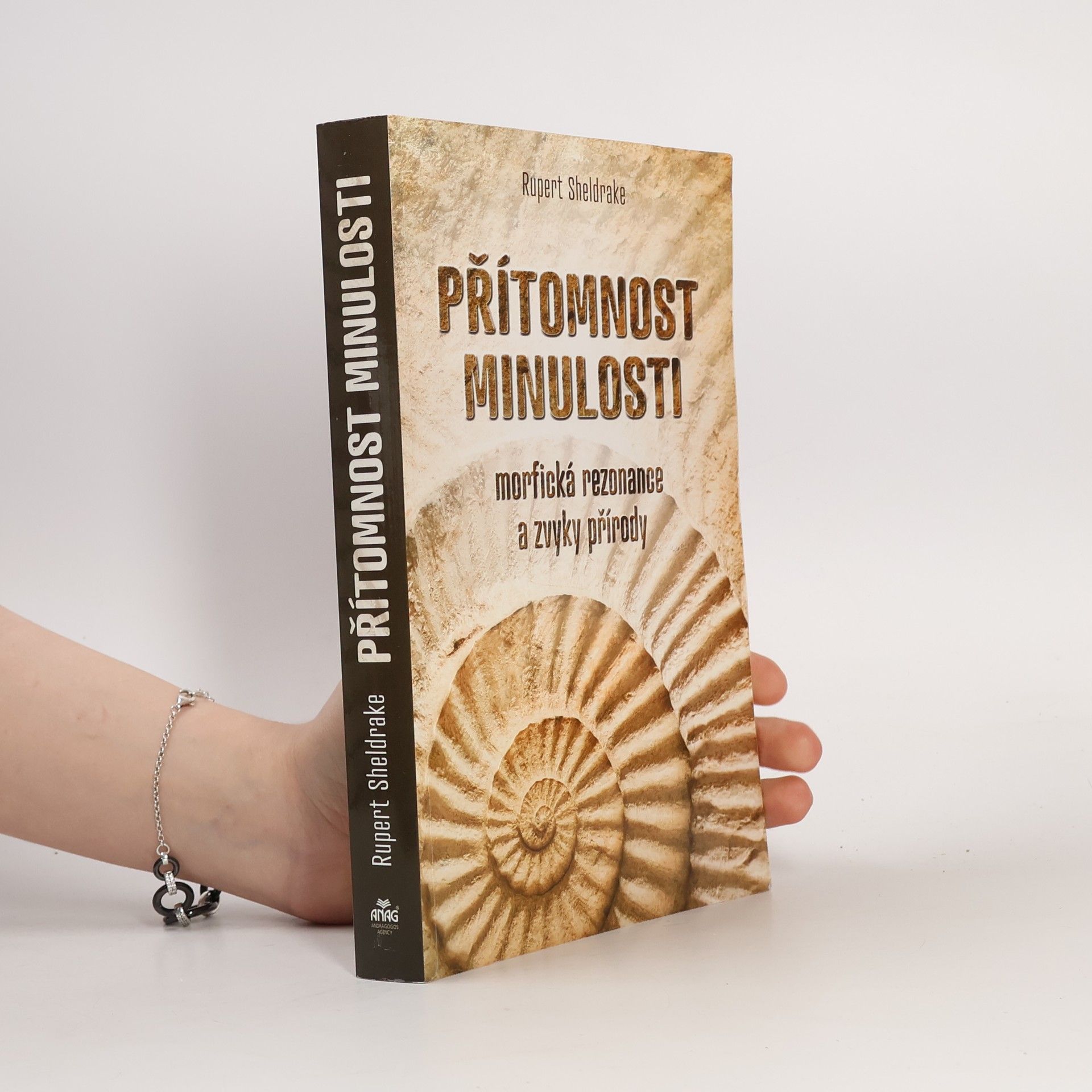 Přítomnost minulosti : morfická rezonance a zvyky přírody