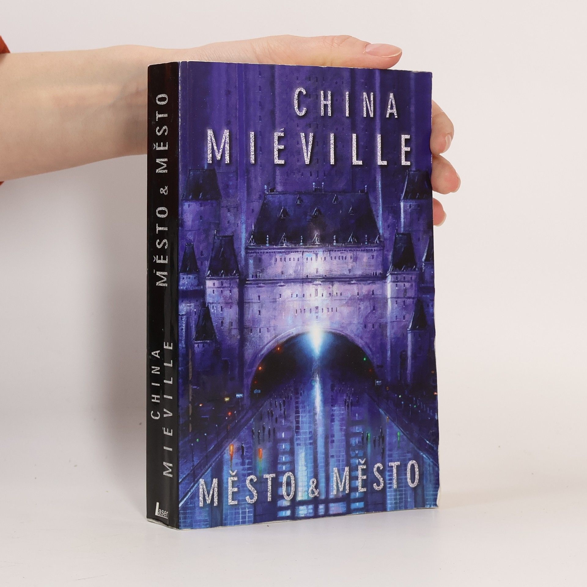 China Miéville Město & město