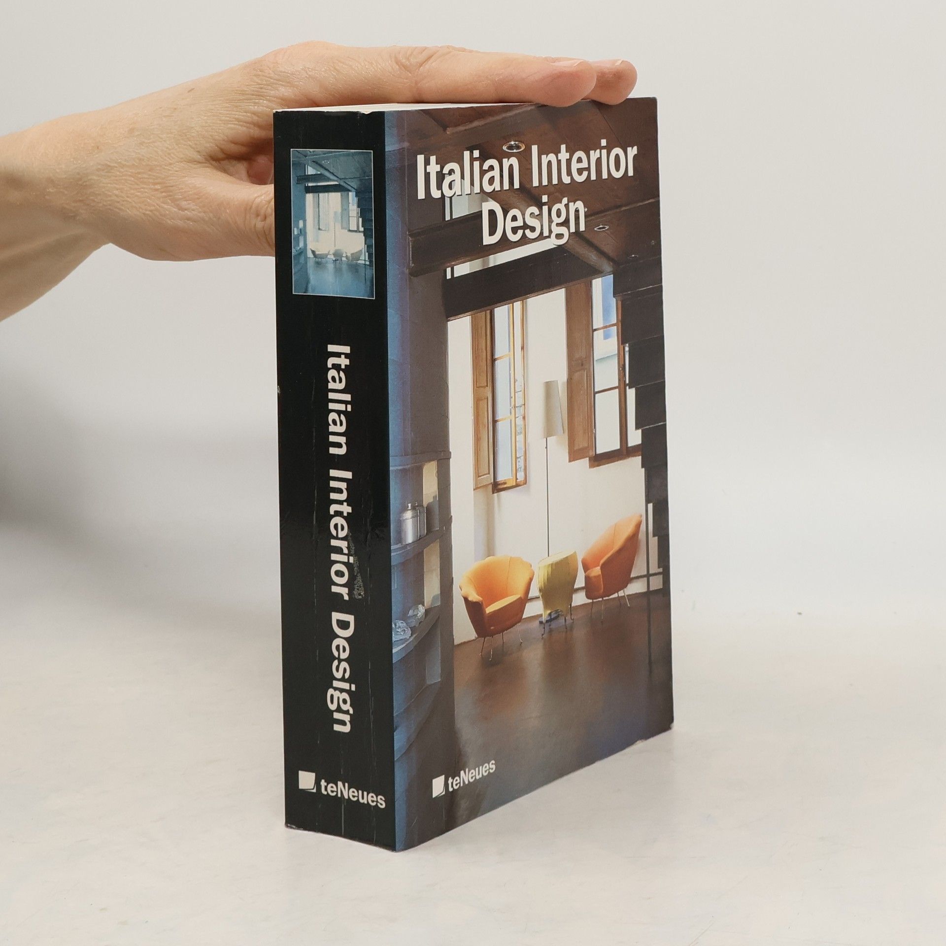 Italian interior design : Italian interiors 1990-1999 = Italienische Interieurs 1990-1999