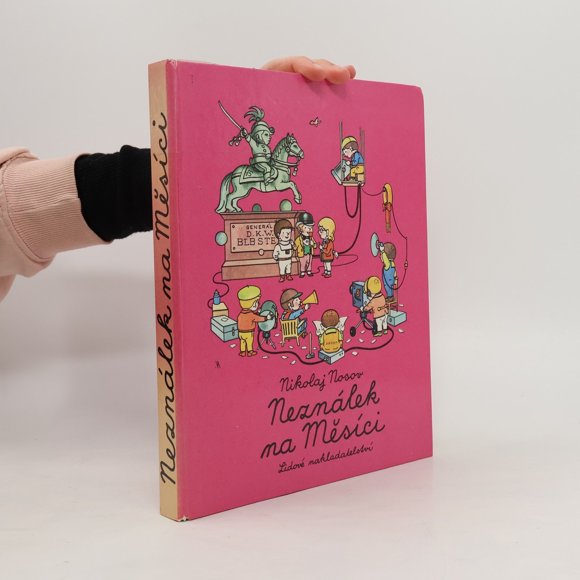 Neználek na Měsíci