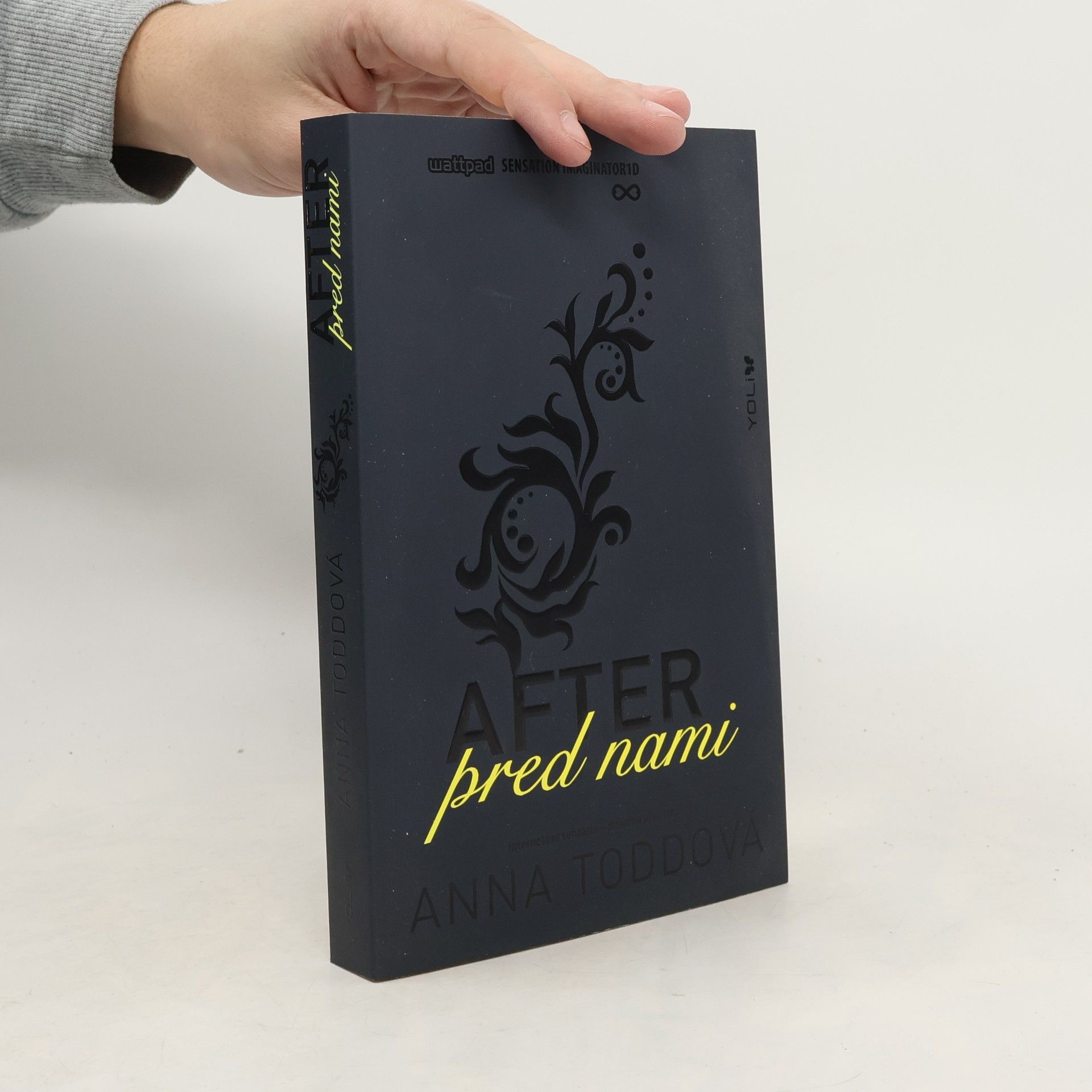 Anna Todd After 5. Pred nami