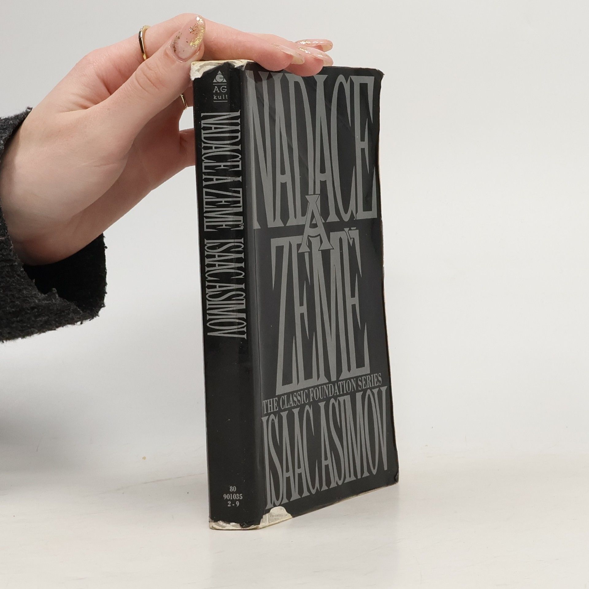 Isaac Asimov Nadace a Země