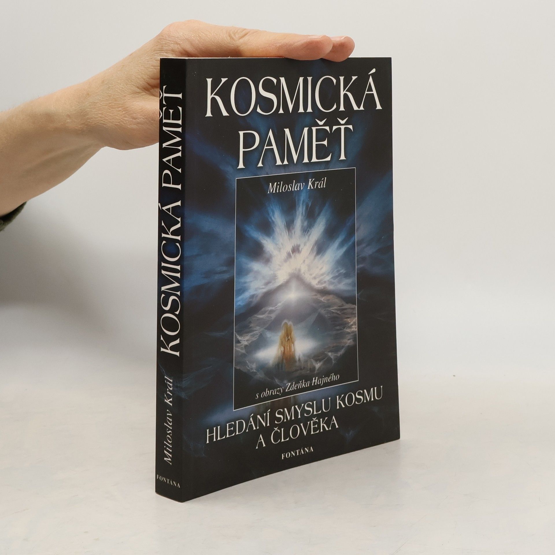 Zdeněk Hajný Kosmická paměť : hledání smyslu kosmu a člověka