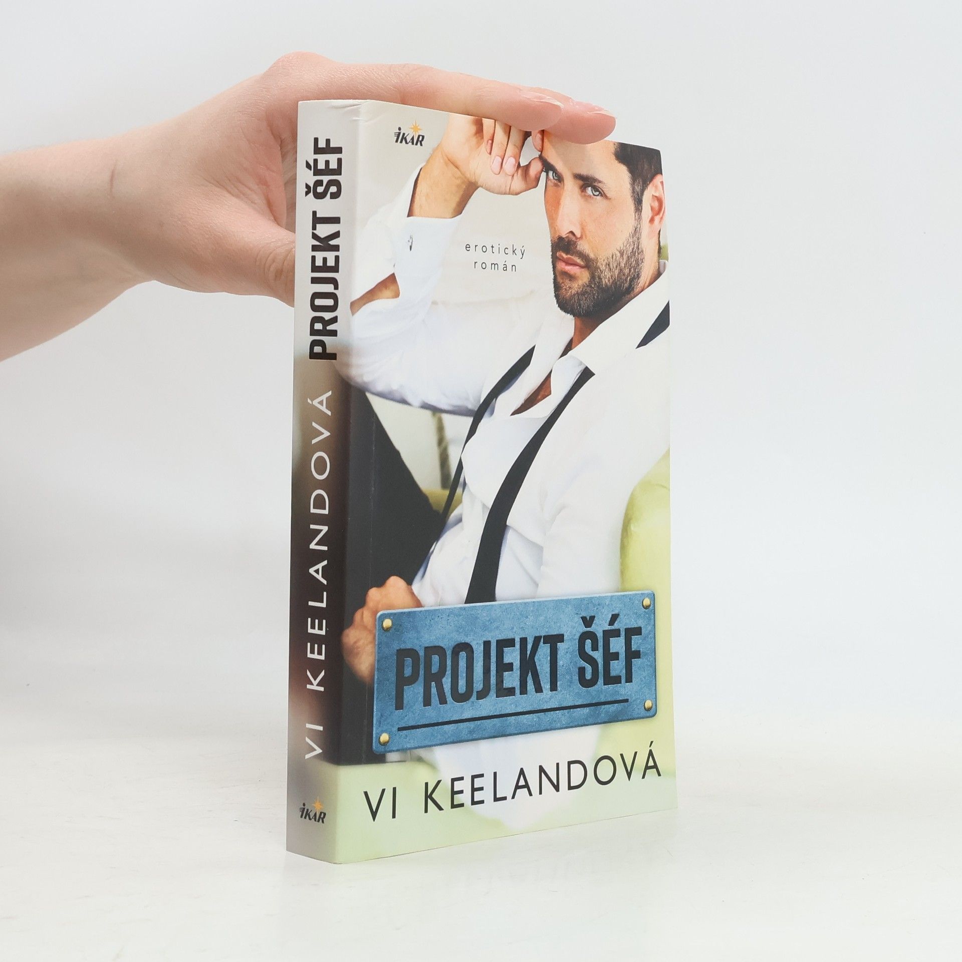 Vi Keeland Projekt šéf