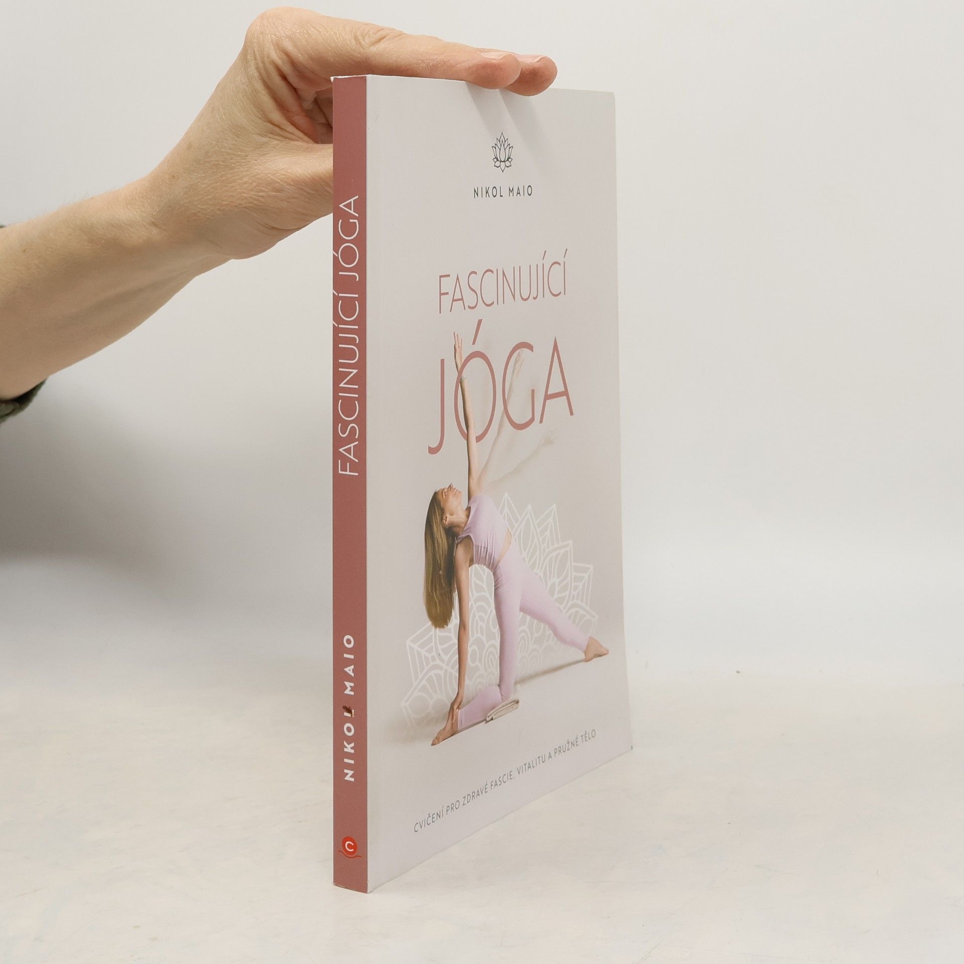 Nikol Maio Fascinující jóga : cvičení pro zdravé fascie, vitalitu a pružné tělo