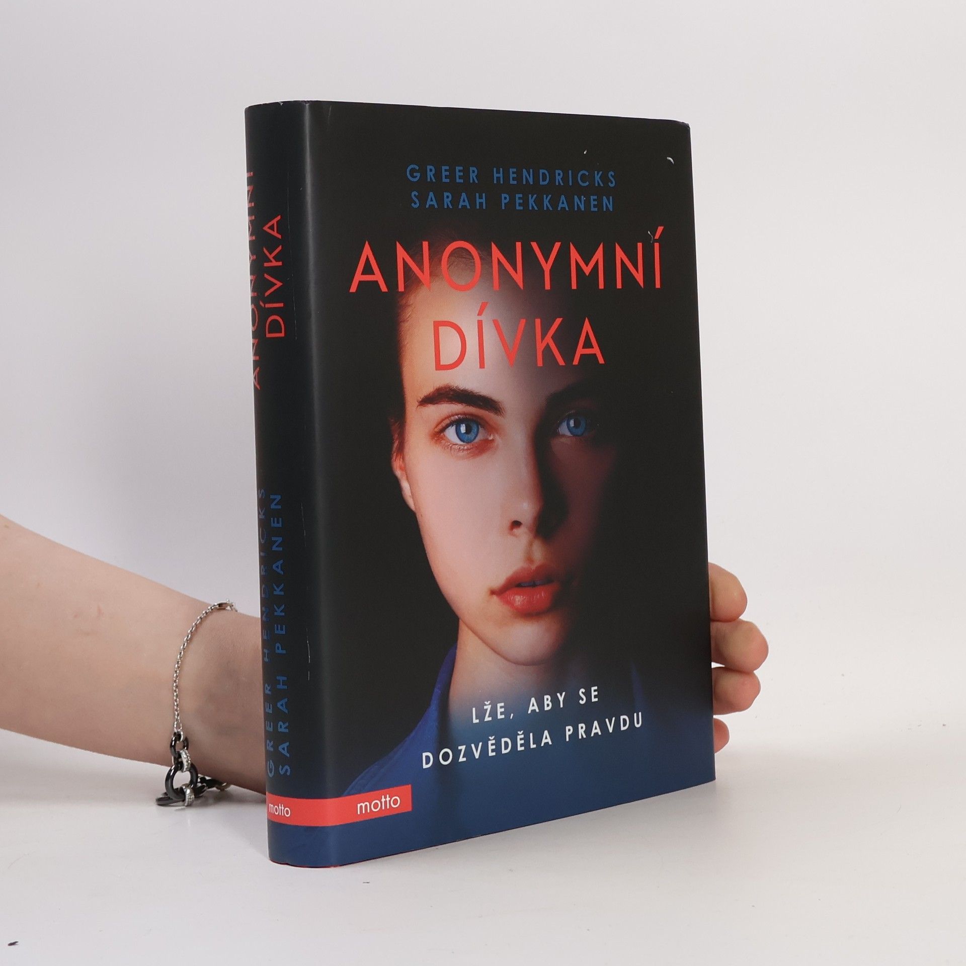 Greer Hendricks Anonymní dívka. Lže, aby se dozvěděla pravdu