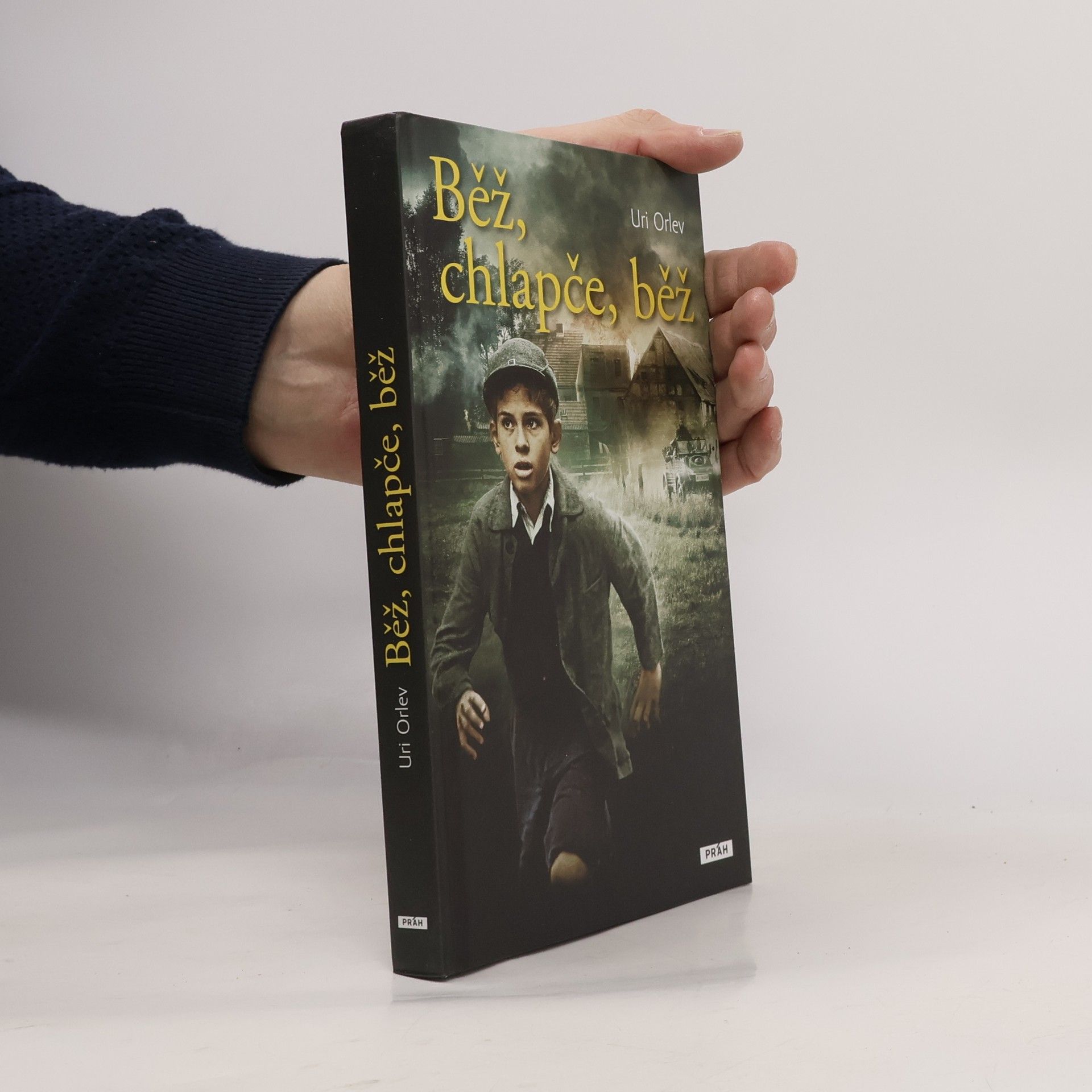 Uri Orlev Běž, chlapče, běž