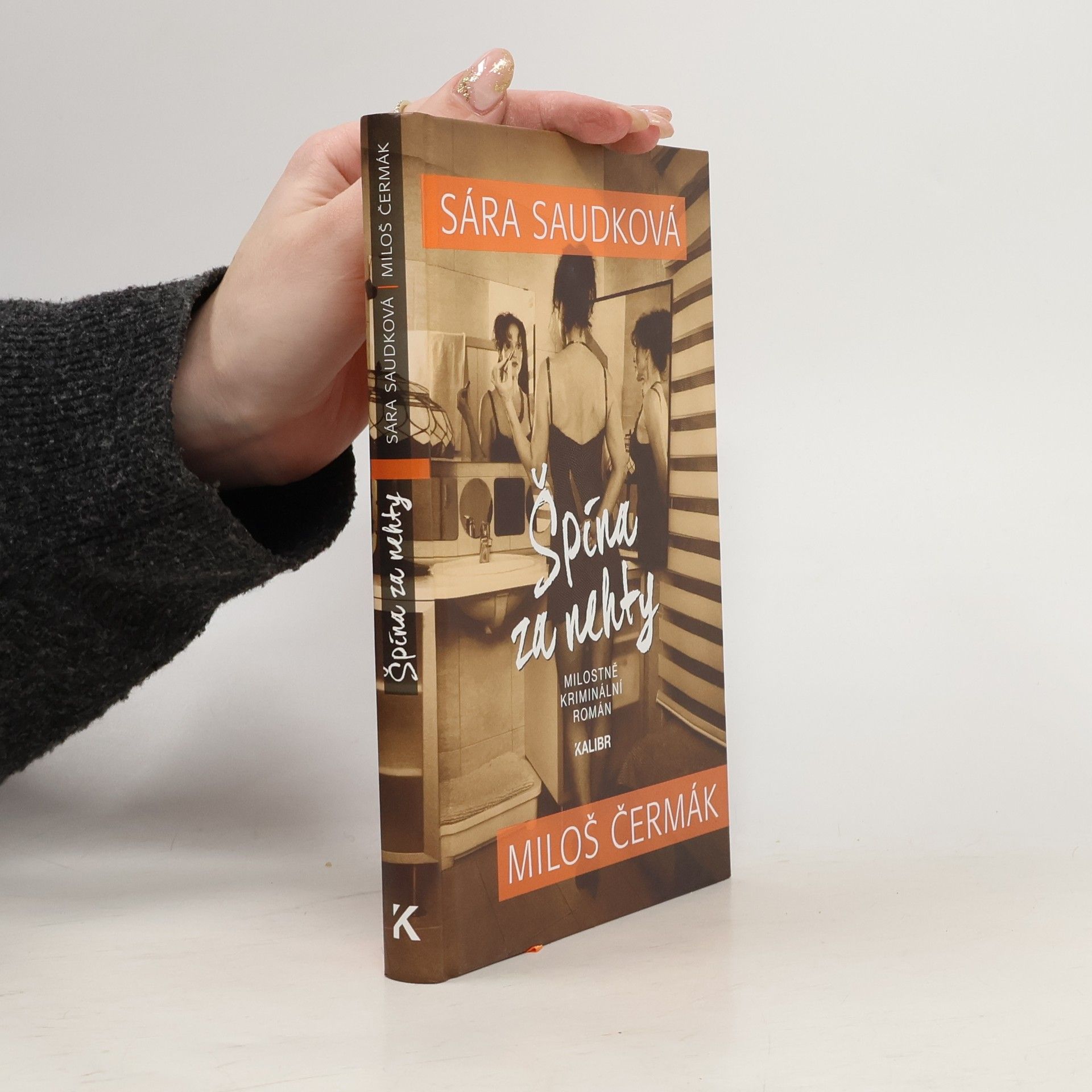 Sára Saudková Špína za nehty