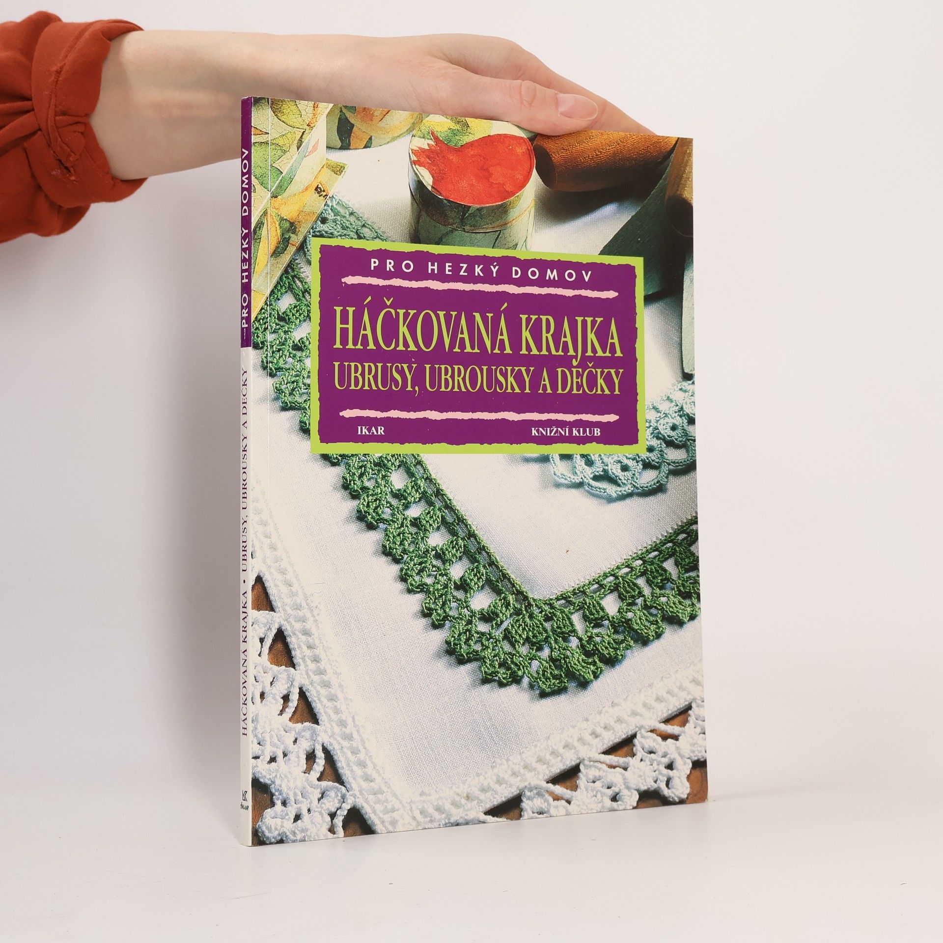 Clara Antonini Háčkovaná krajka. Ubrusy, ubrousky a dečky