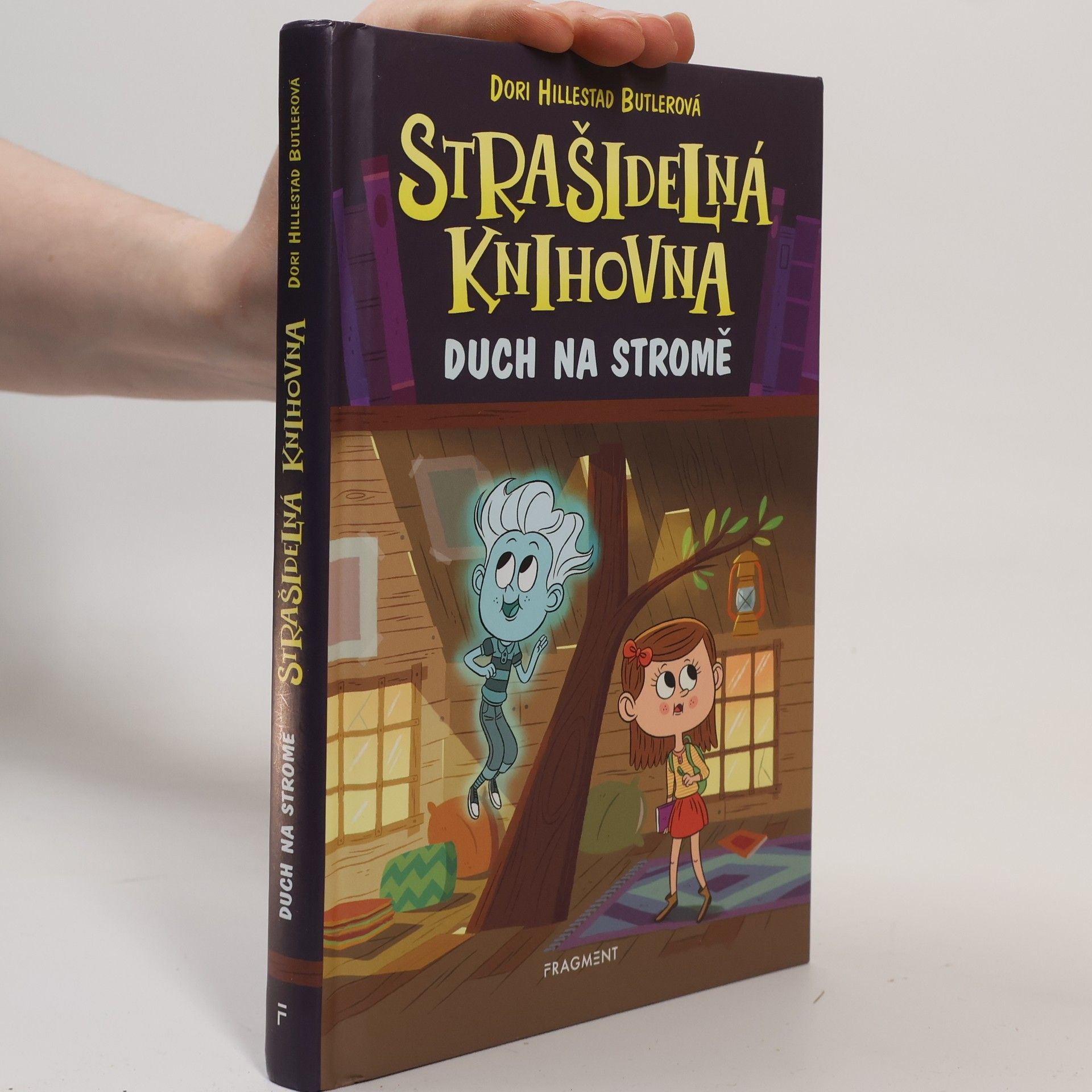 Dori Hillestad Butler Strašidelná knihovna. Duch na stromě