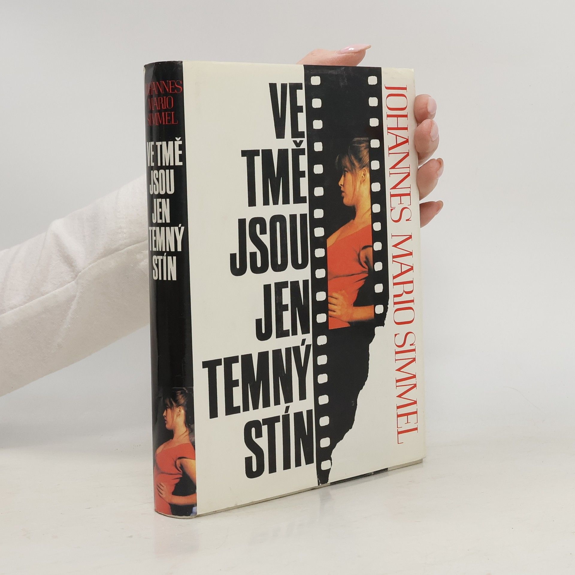 Johannes Mario Simmel Ve tmě jsou jen temný stín