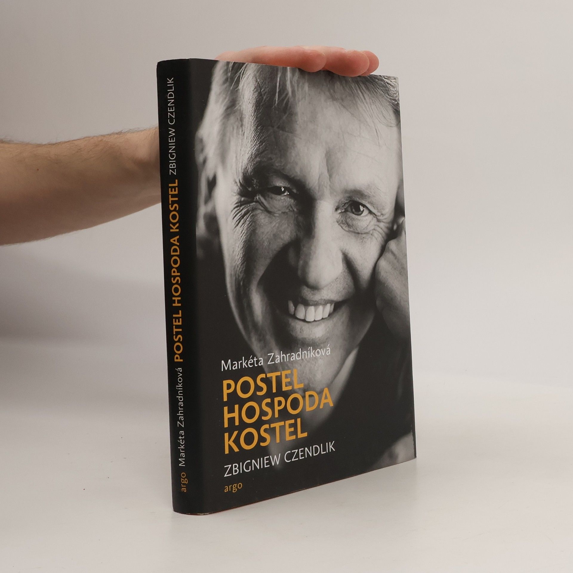 Zbigniew Czendlik Postel, hospoda, kostel