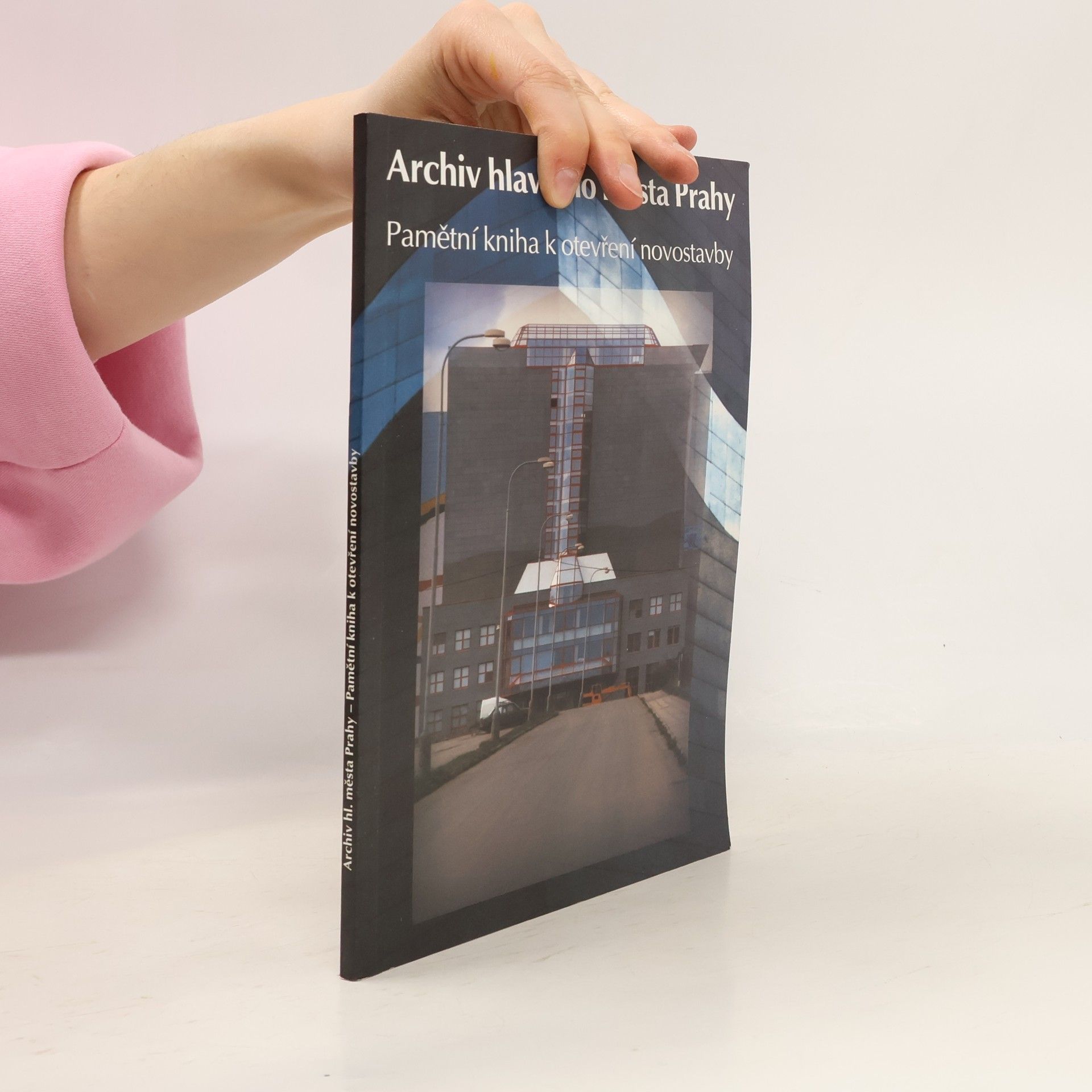 Václav Ledvinka Archiv hlavního města Prahy. Pamětní kniha k otevření novostavby