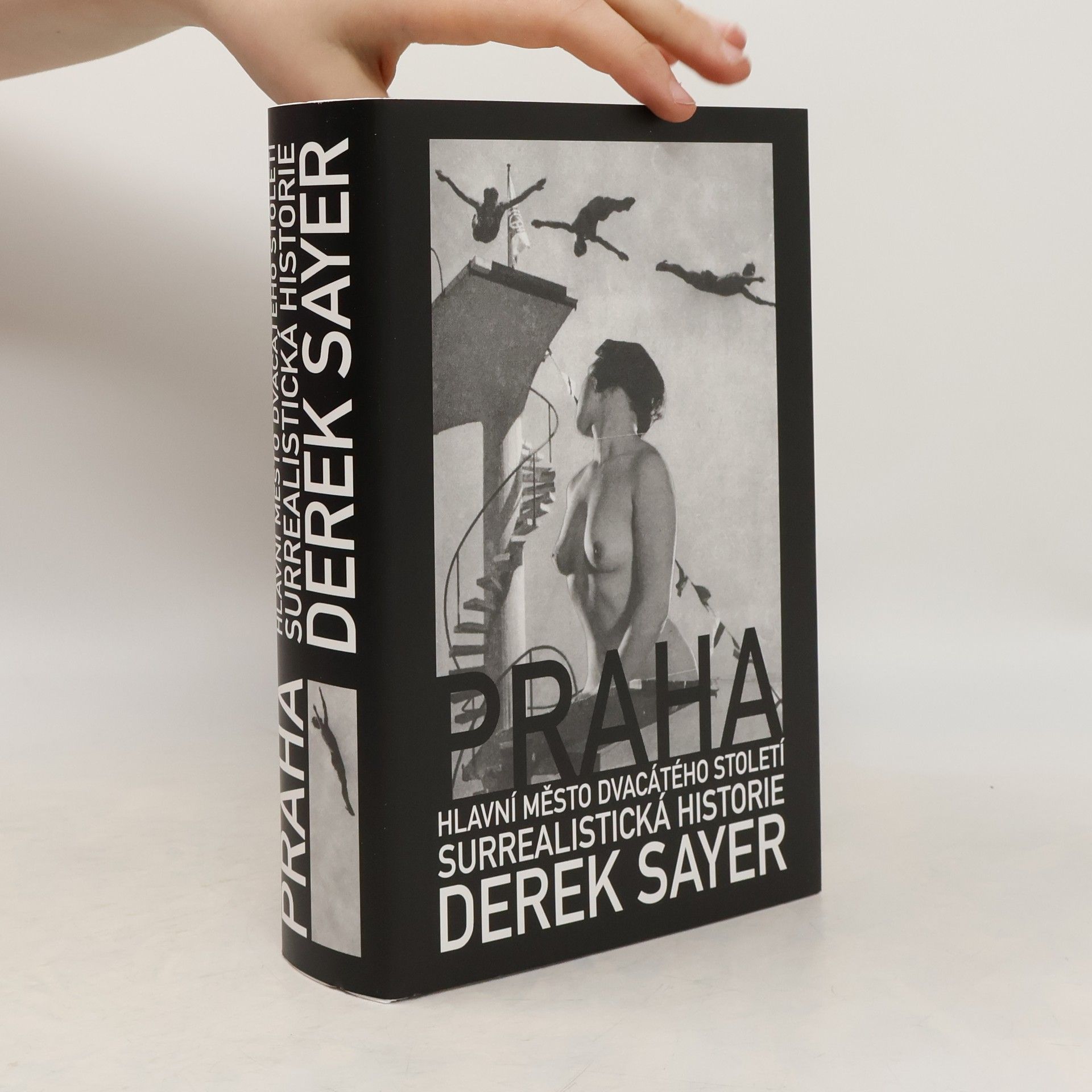 Derek Sayer Praha, hlavní město 20. století: Surrealistická historie