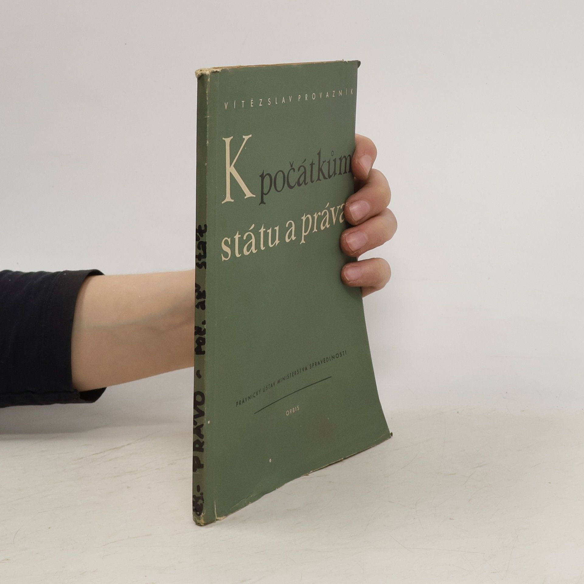 K počátkům státu a práva