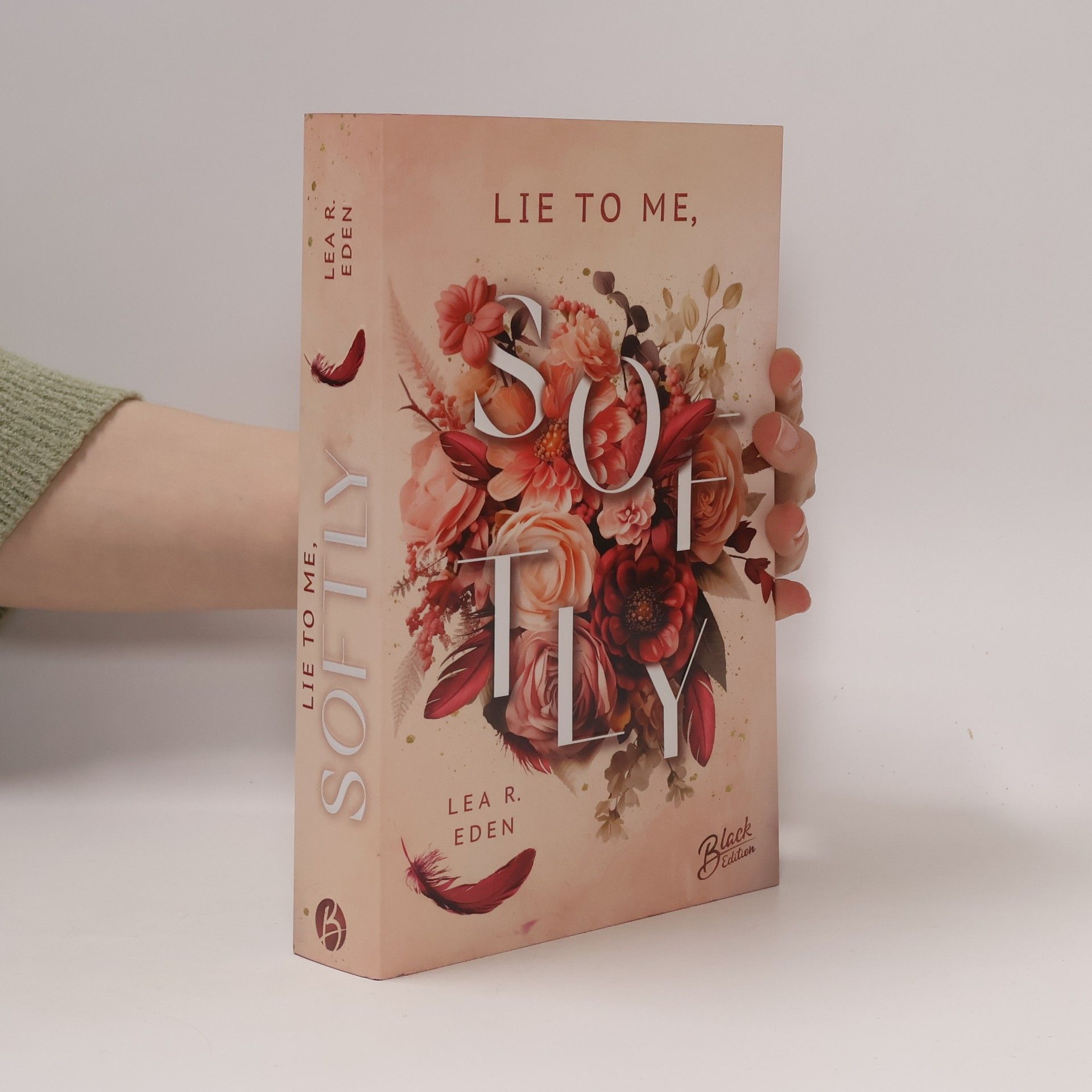 Lea R. Eden Lie to Me, Softly