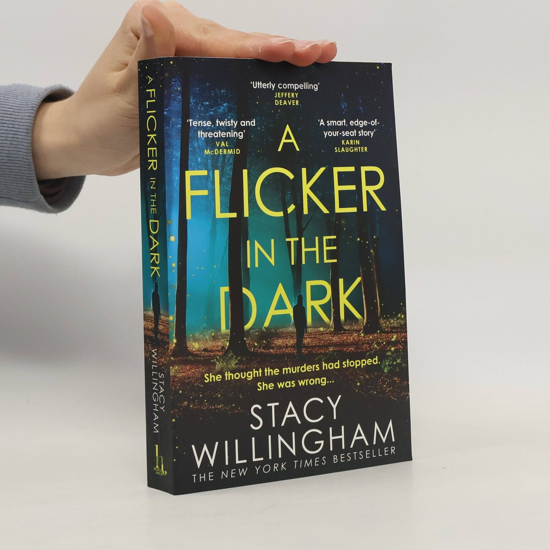 Stacy Willingham A Flicker in the Dark