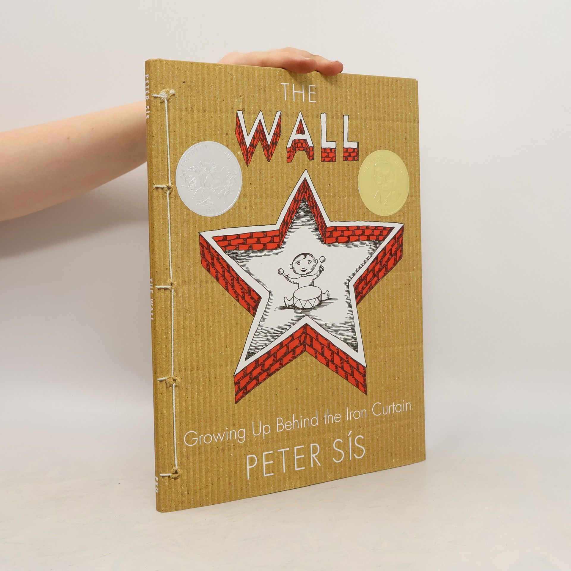 Petr Sís The Wall. Growing Up Behind The Iron Curtain