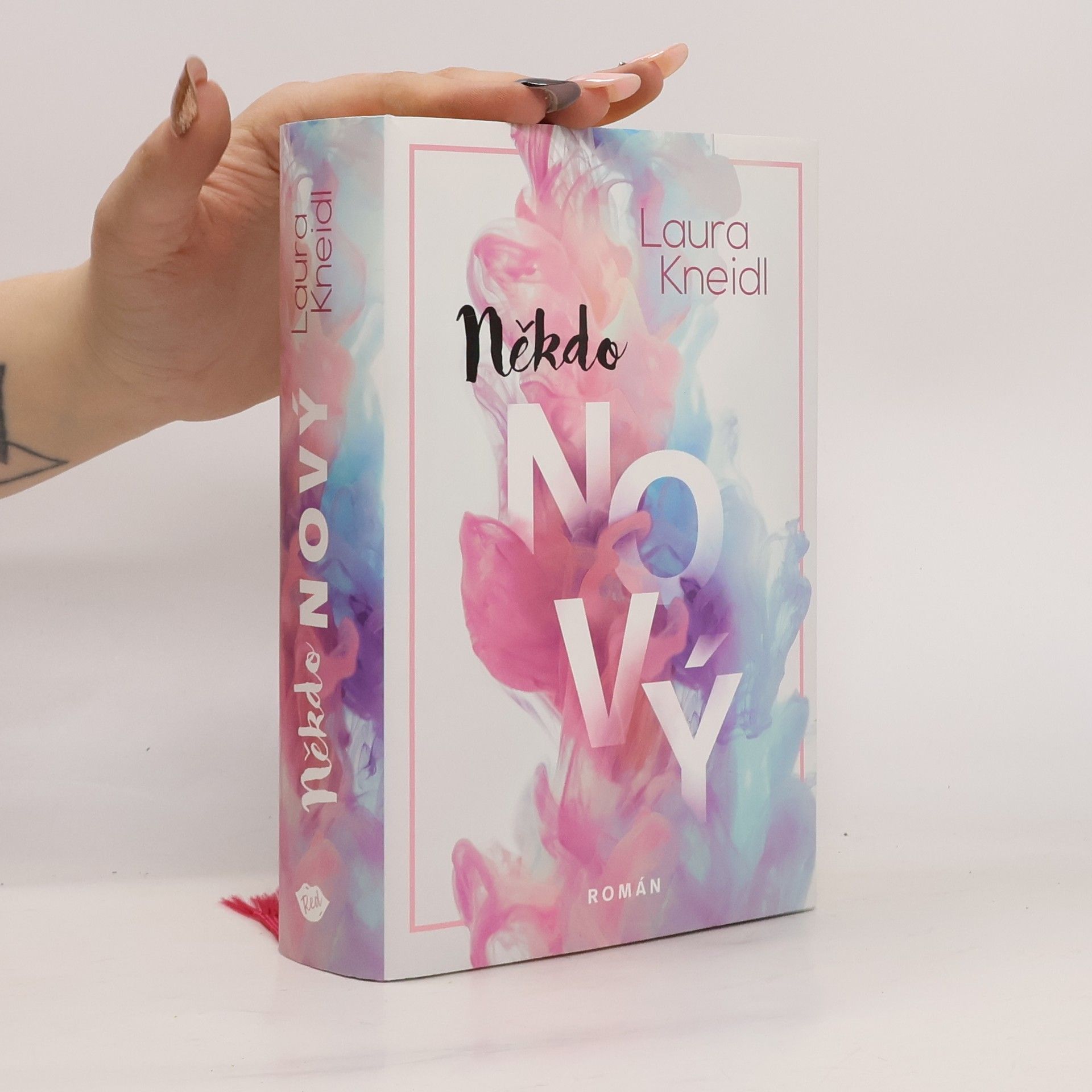 Laura Kneidl Někdo nový