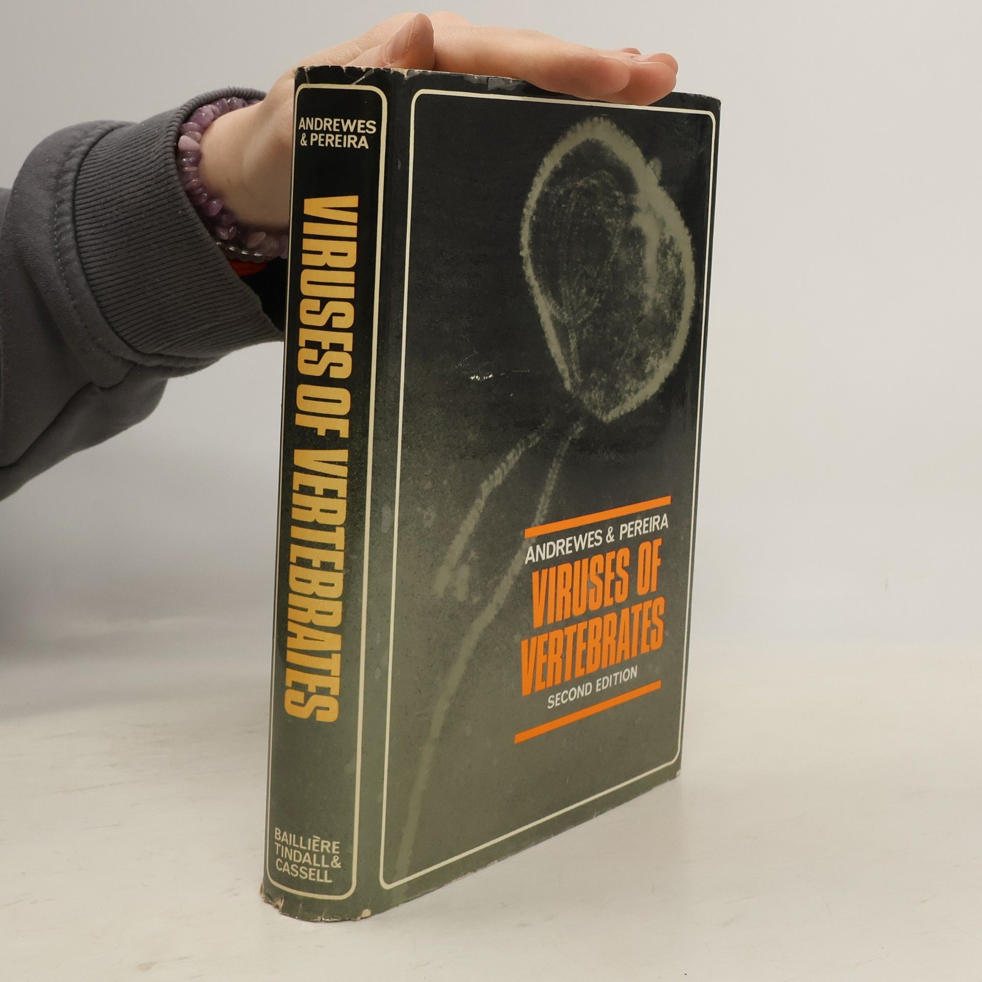 Christopher Howard Andrewes Viruses of Vertebrates