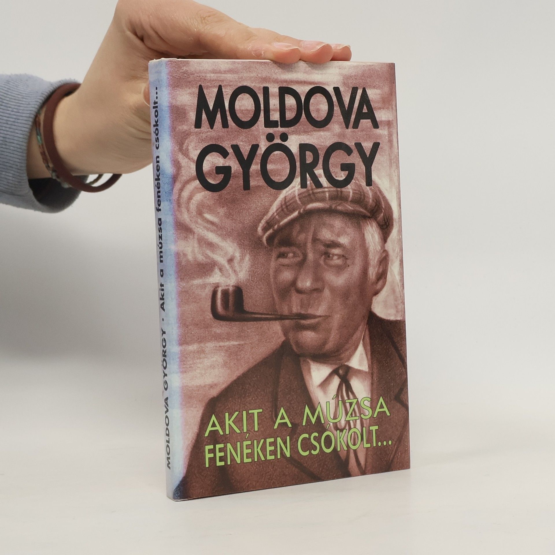György Moldova Akit a múzsa fenéken csókolt...