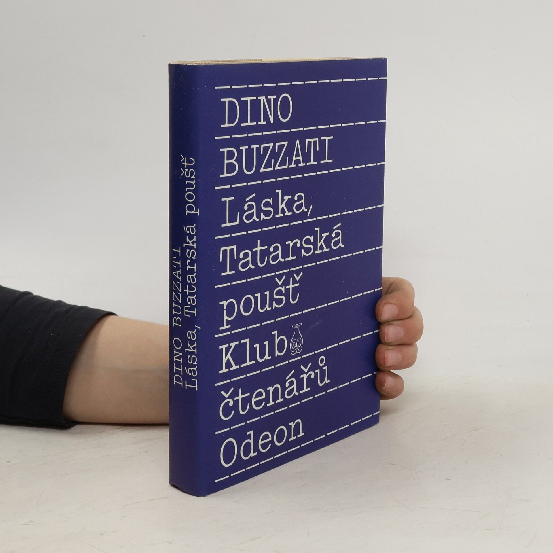 Dino Buzzati Láska.Tatarská poušť