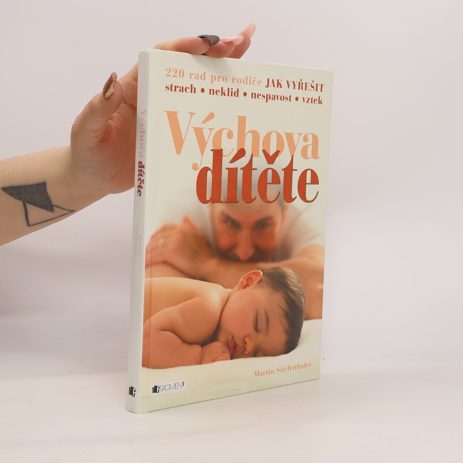 Výchova dítěte: 220 rad pro rodiče jak vyřešit strach, neklid, nespavost, vztek