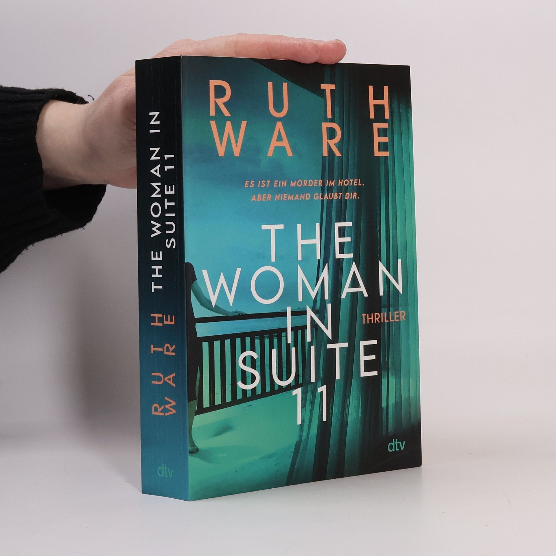 Ruth Ware The Woman in Suite 11