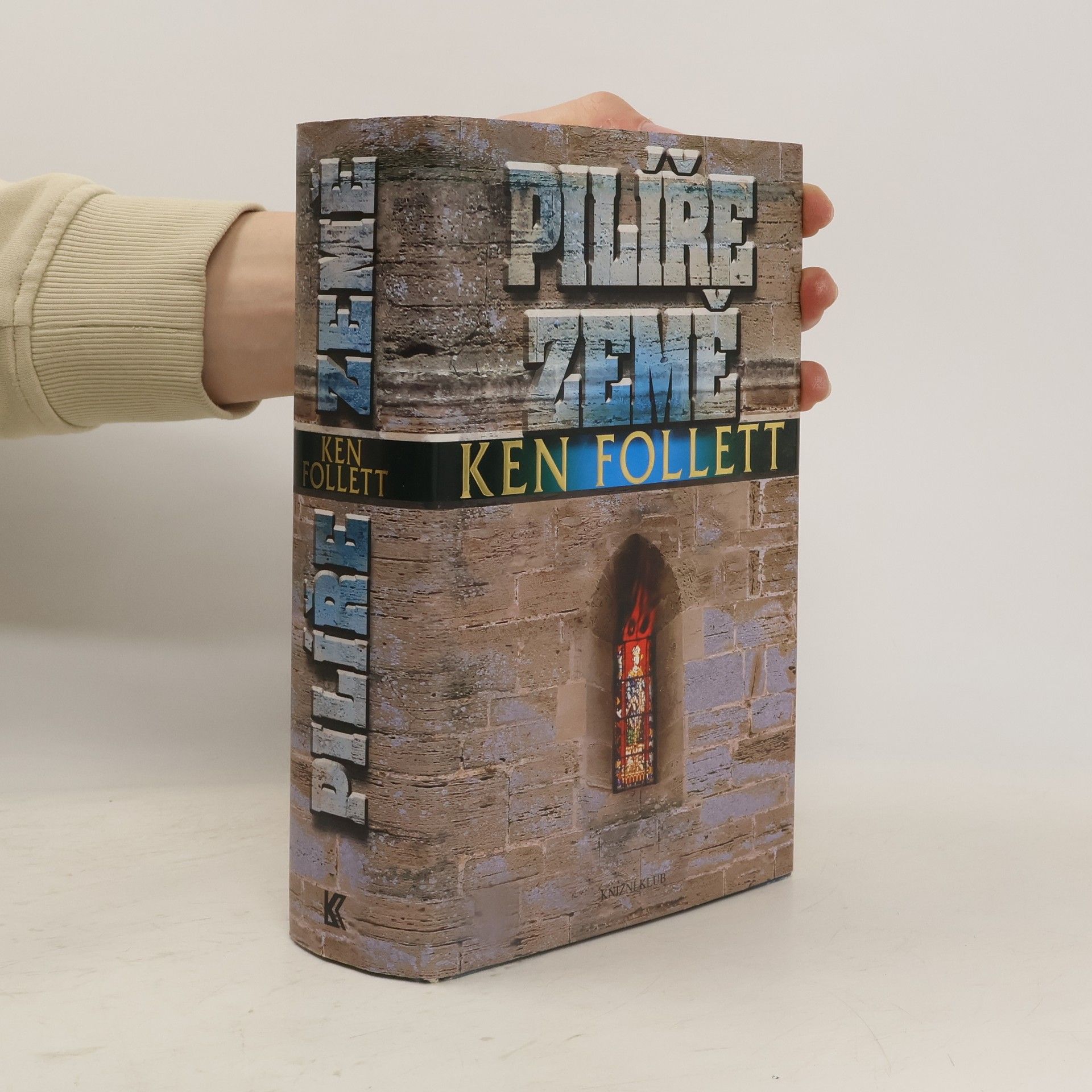 Ken Follett Pilíře země