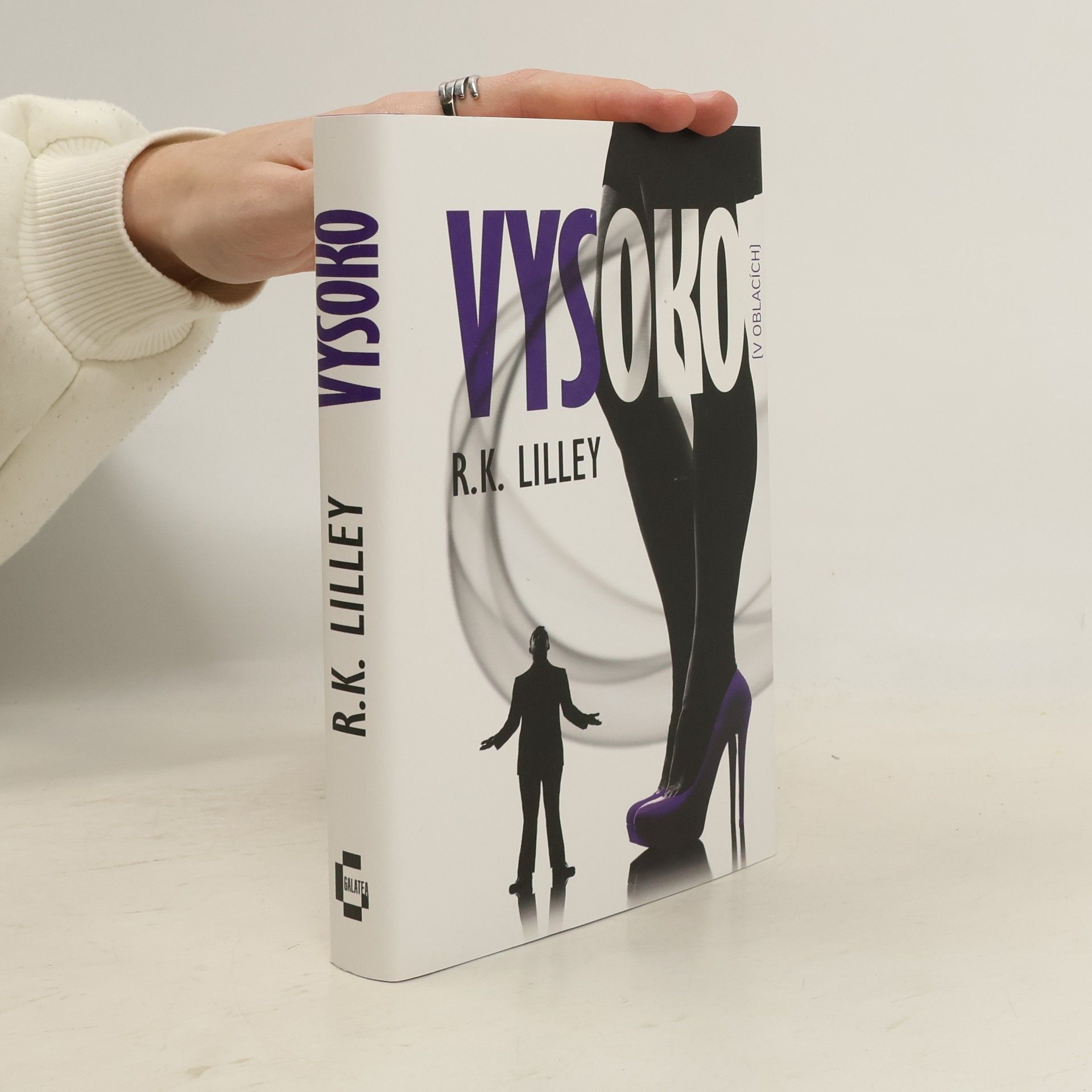 R. K. Lilley Vysoko (v oblacích)