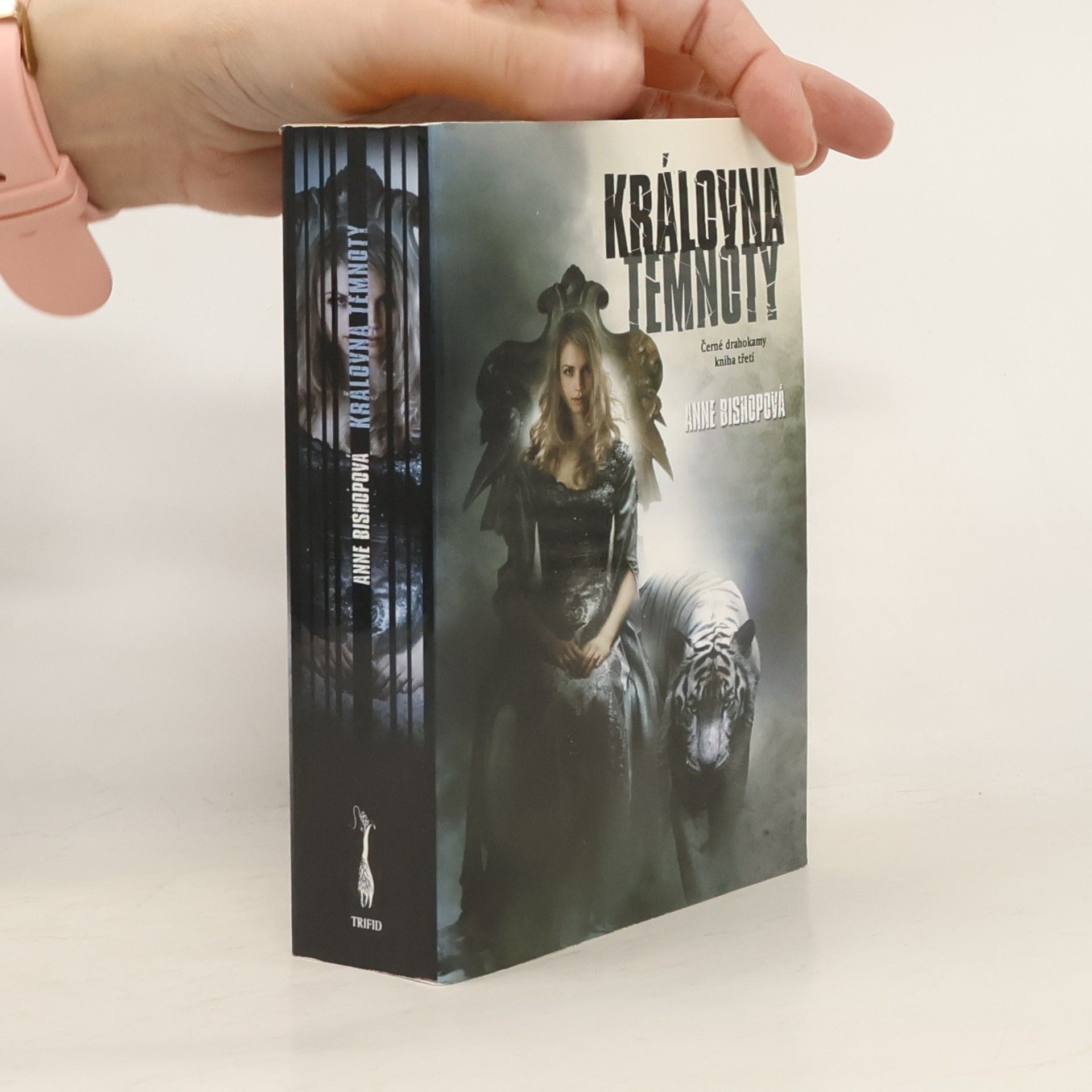 Anne Bishop Královna temnoty - Černé drahokamy (3. díl série)