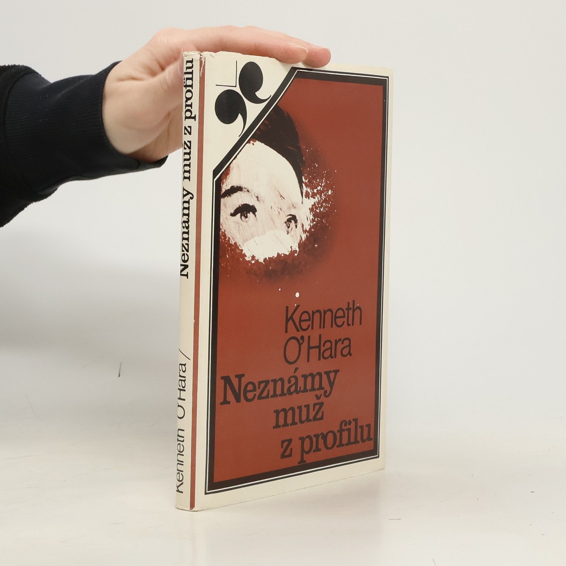 Neznámy muž z profilu