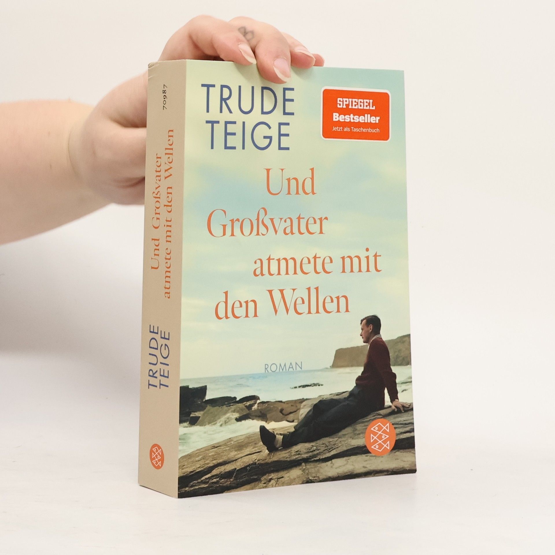 Trude Teige Und Großvater atmete mit den Wellen