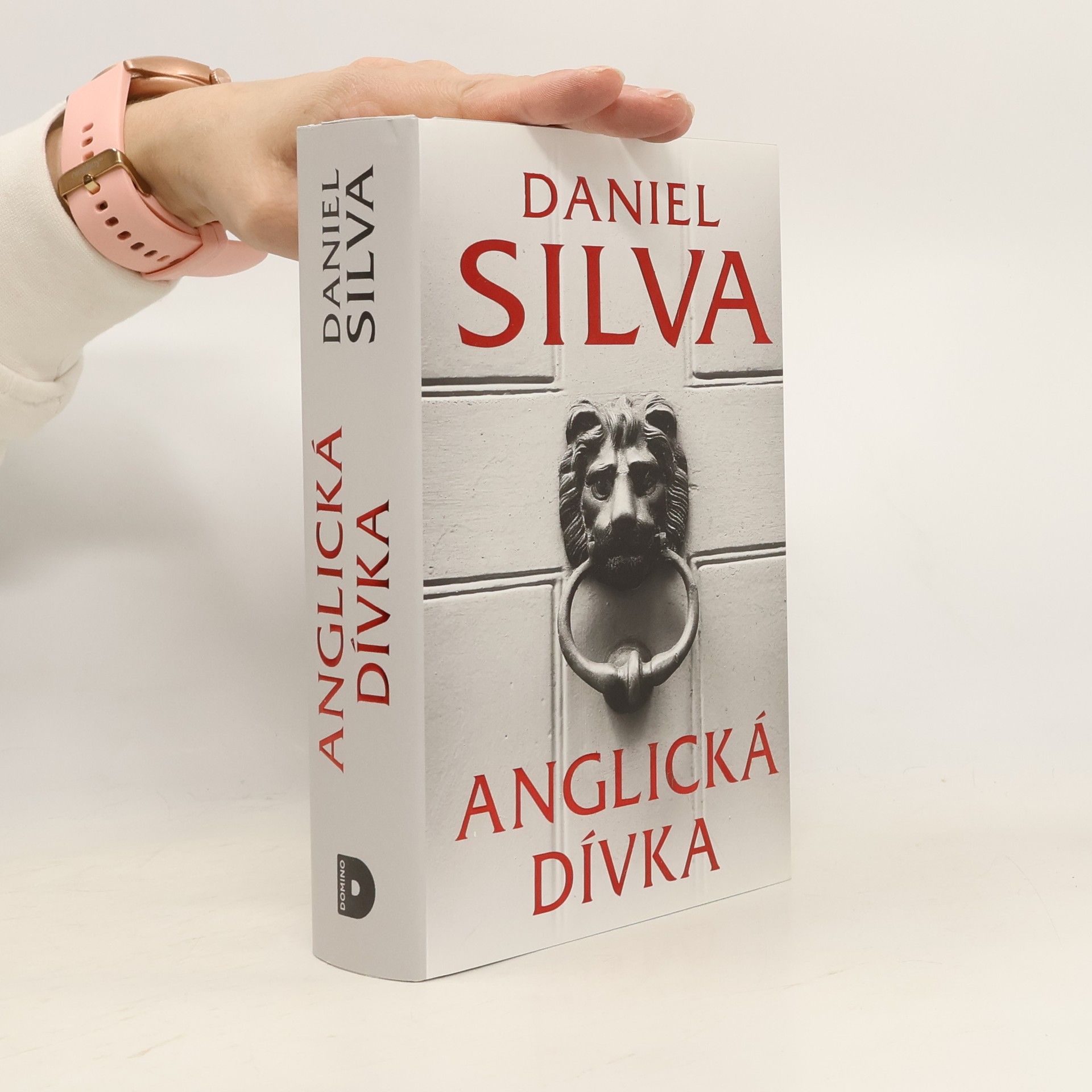 Daniel Silva Anglická dívka