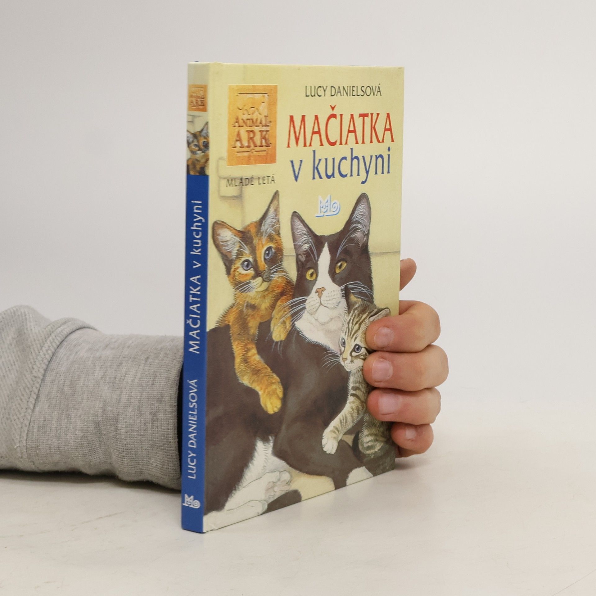 Lucy Daniels Mačiatka v kuchyni