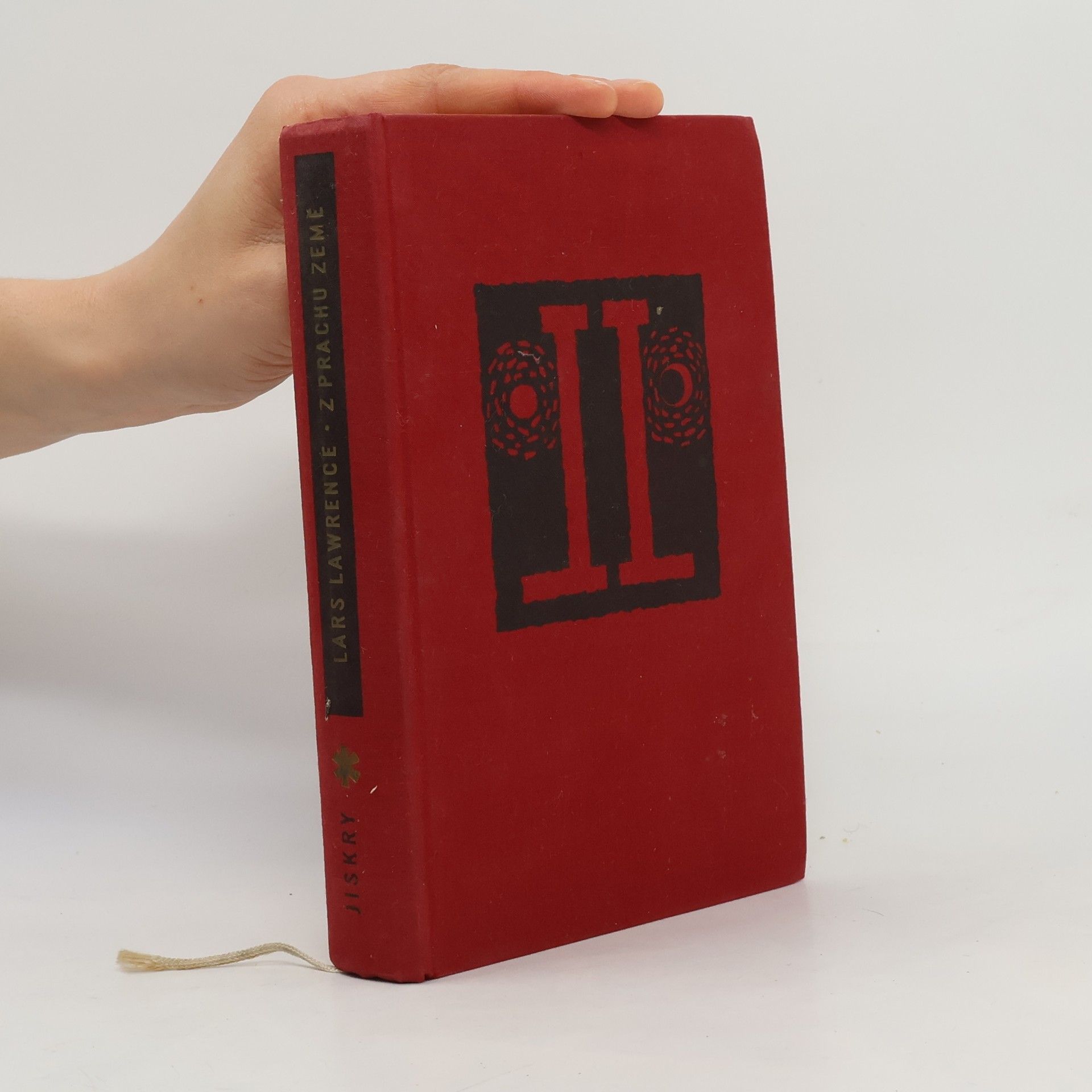 Lawrence Lars Z prachu země