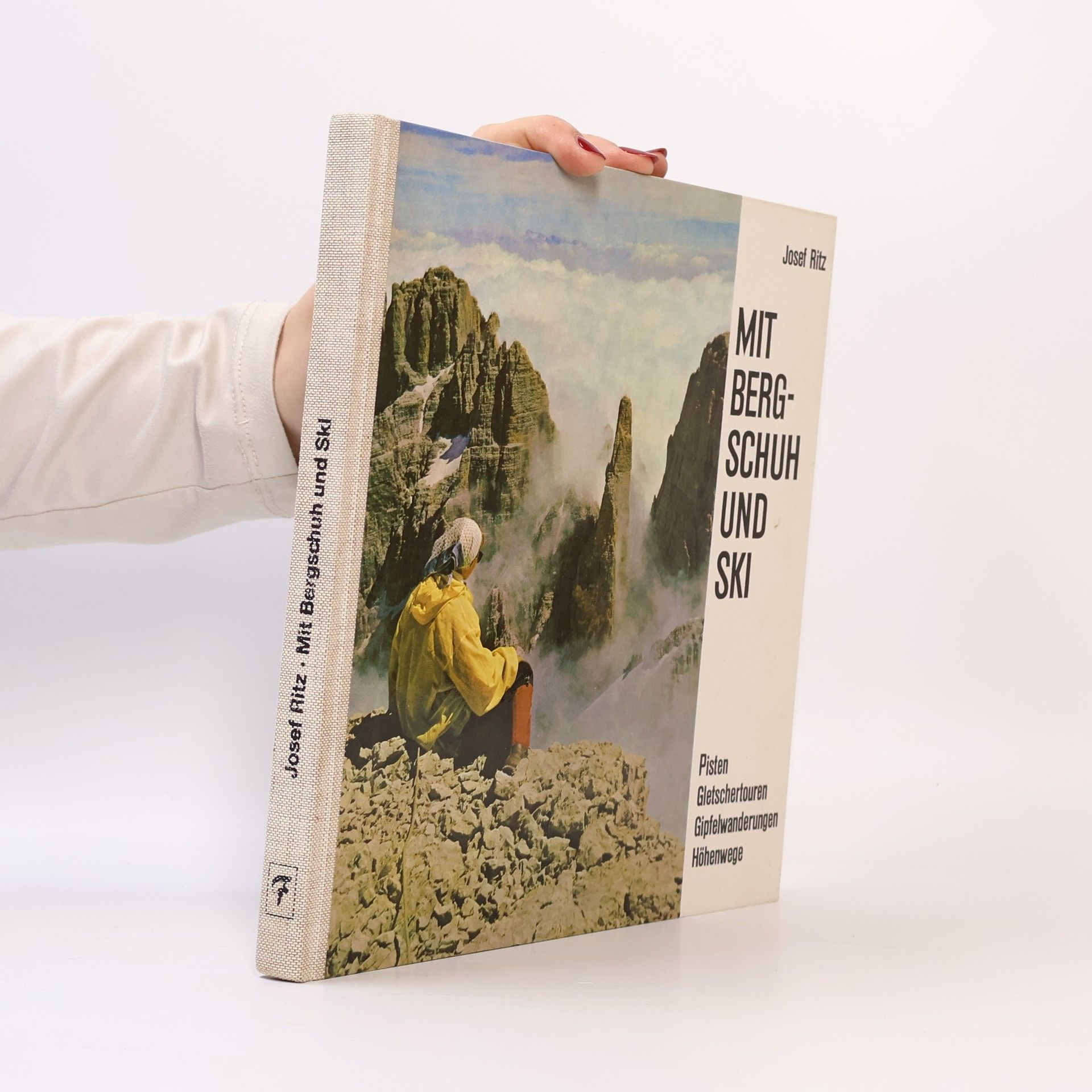 Mit Bergschuh und Ski