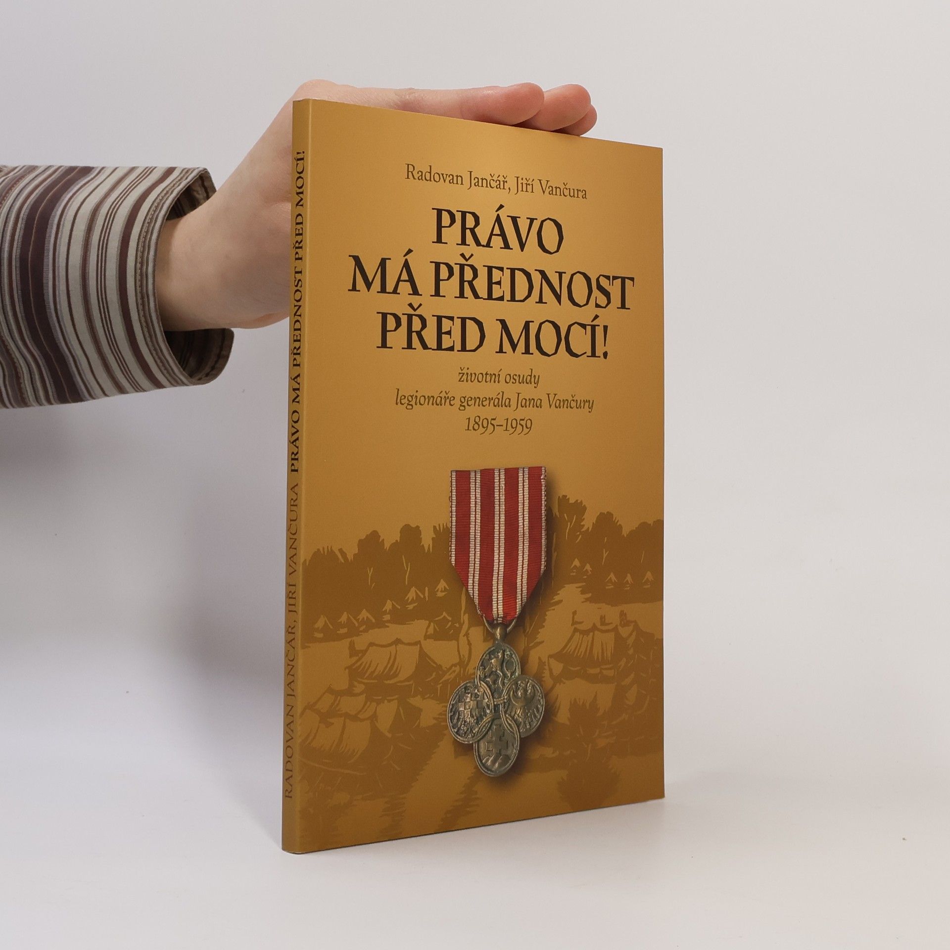 Radek Jančář Právo má přednost před mocí! : životní osudy legionáře generála Jana Vančury 1895-1959
