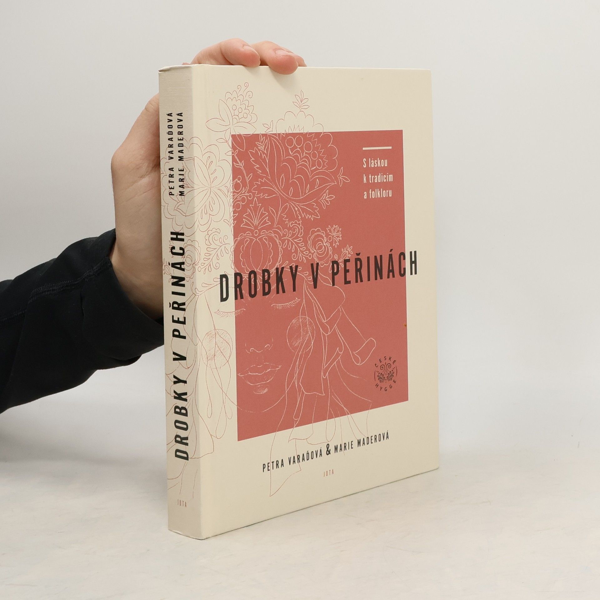 Petra Varaďová Drobky v peřinách. S láskou k tradicím a folkloru