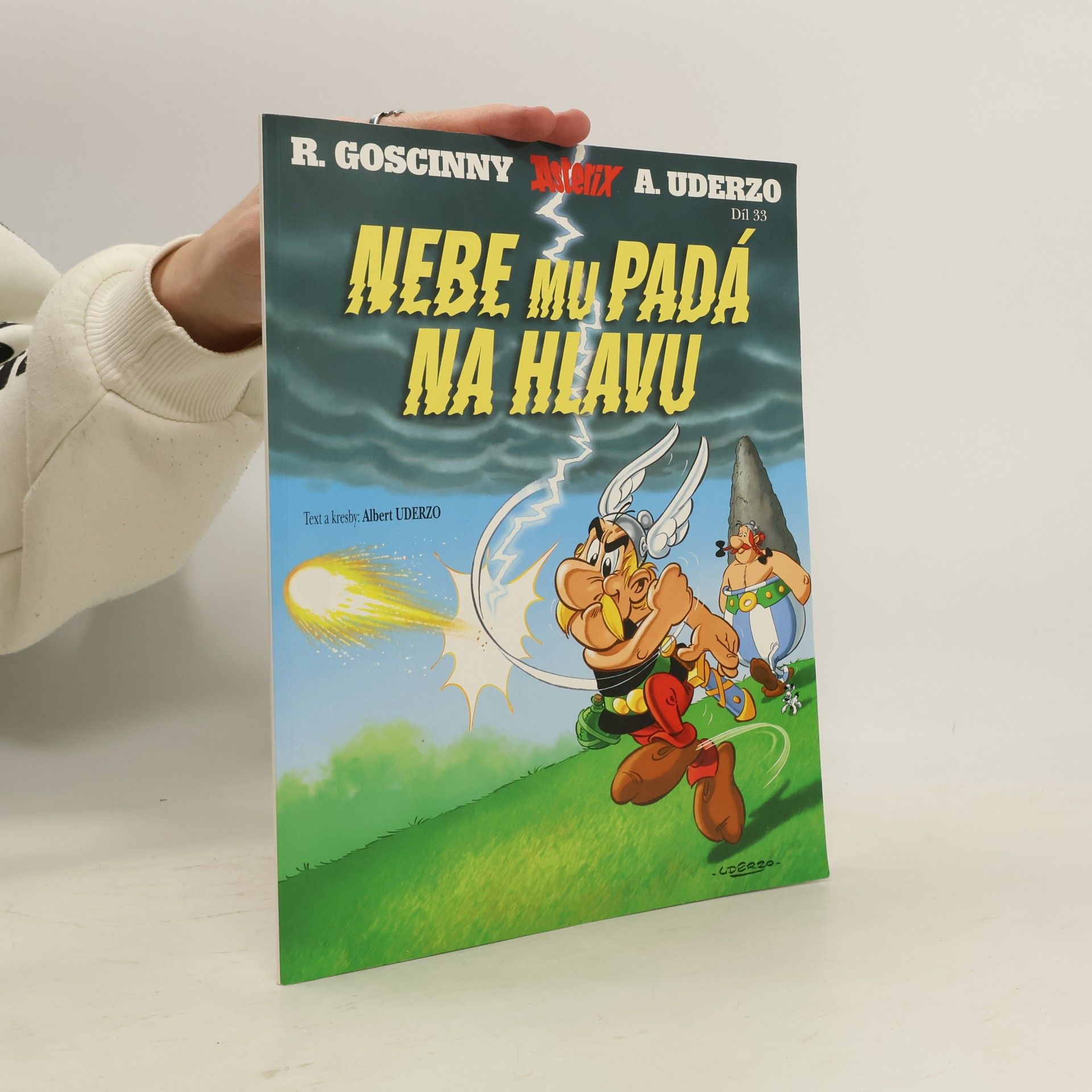 Albert Uderzo Asterix, nebe mu padá na hlavu