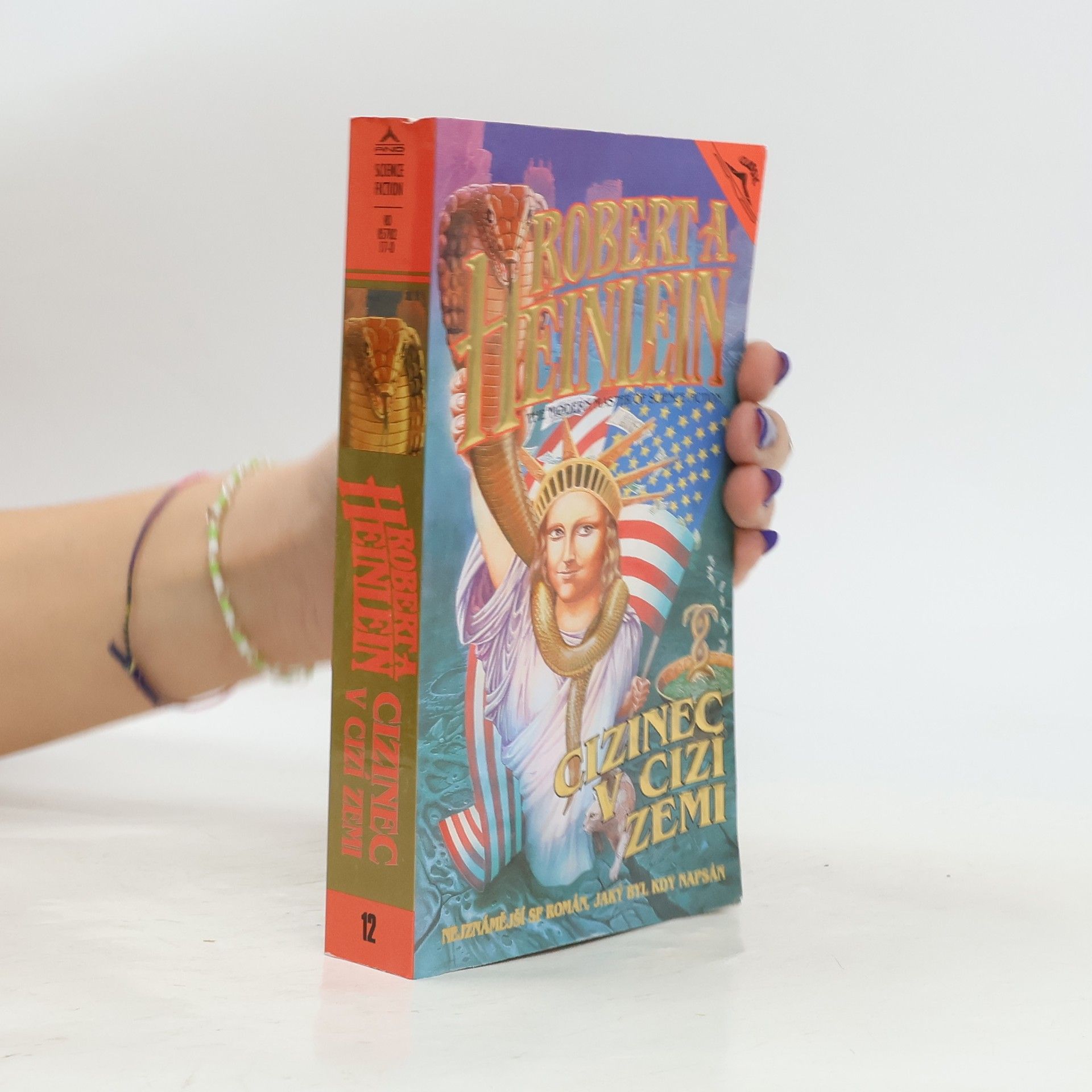 Robert A. Heinlein Cizinec v cizí zemi