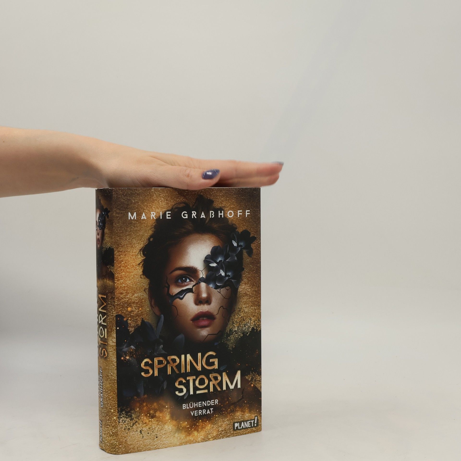 Marie Graßhoff Spring Storm. Blühender Verrat