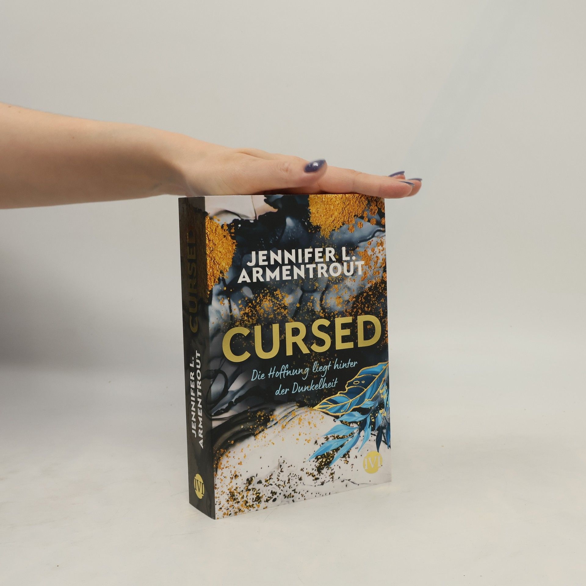 Jennifer Armentrout Cursed. Die Hoffnung liegt hinter der Dunkelheit