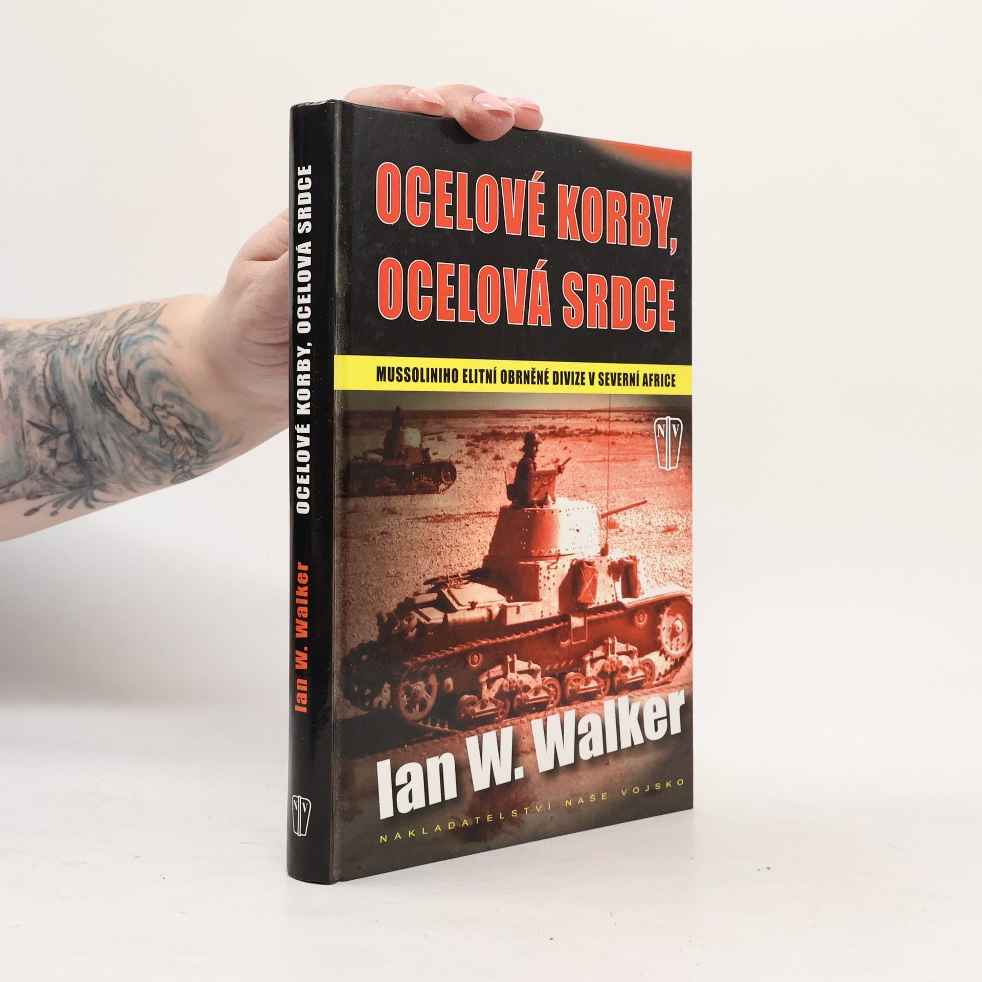 Ian W. Walker Ocelové korby, ocelová srdce. Mussoliniho elitní obrněné divize v severní Africe