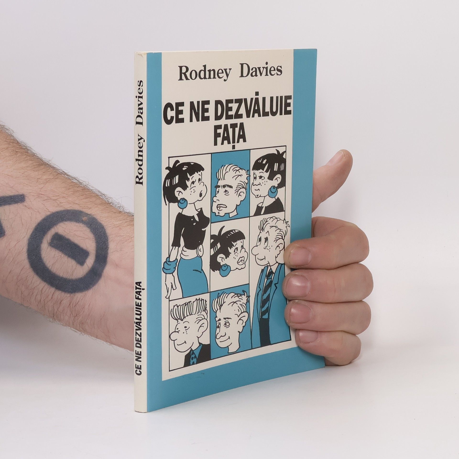 Rodney Davies Ce ne dezvăluie faţa