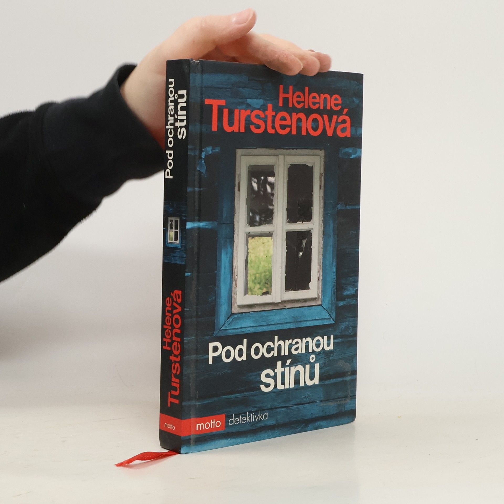 Helene Tursten Pod ochranou stínů