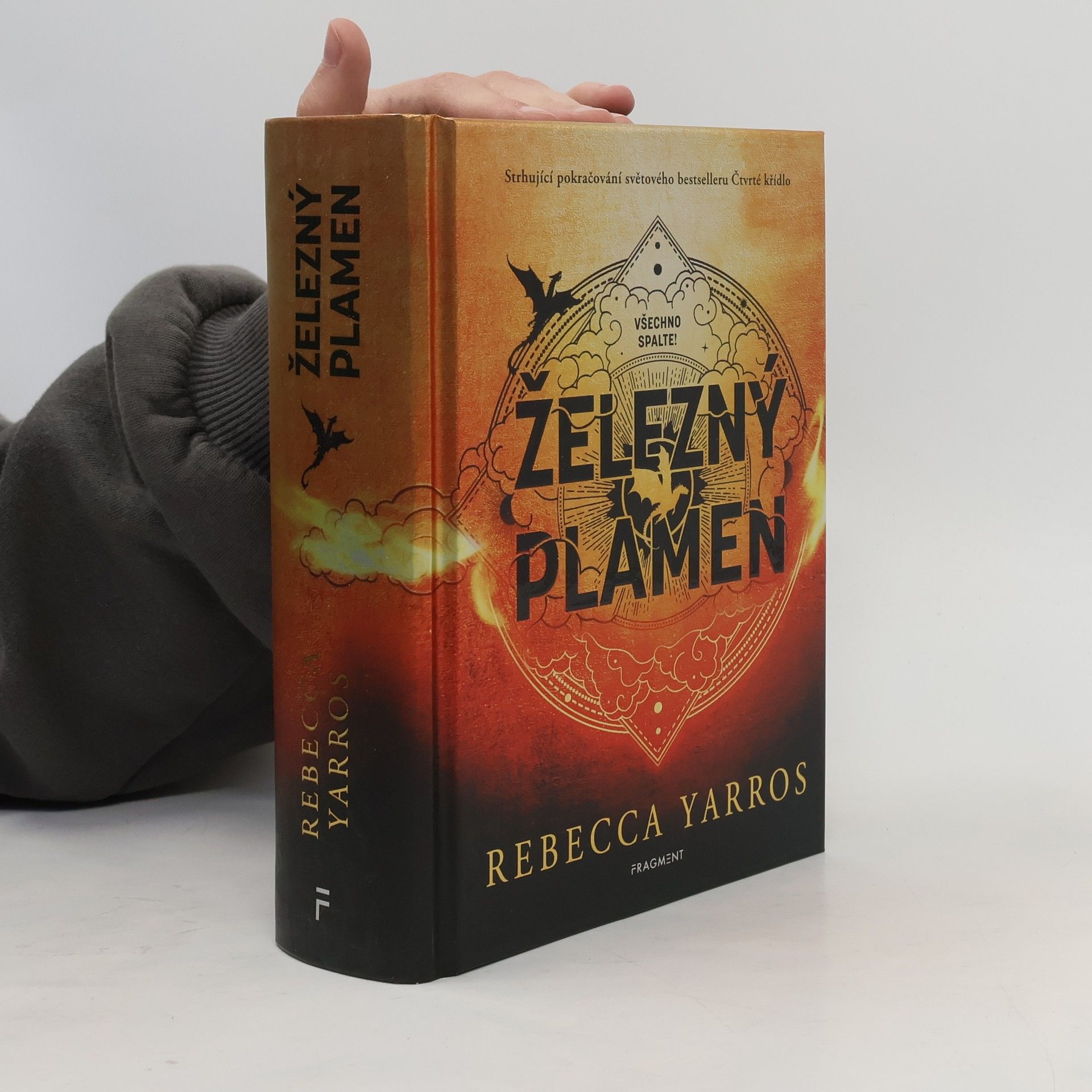 Rebecca Yarros Železný plamen