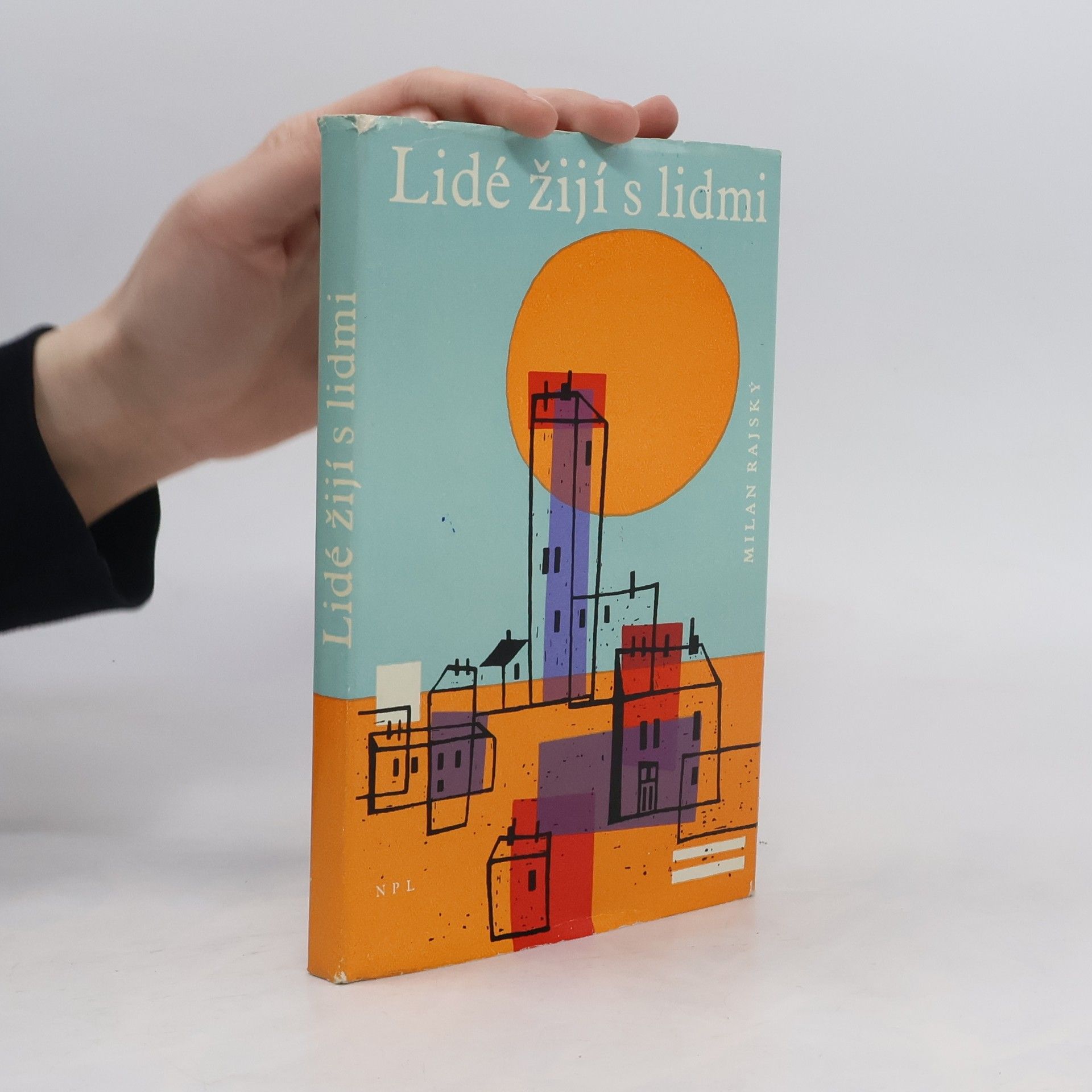 Lidé žijí s lidmi