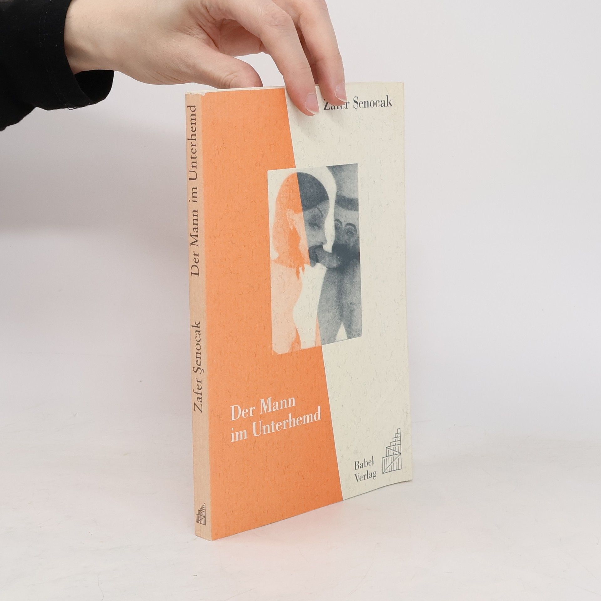 Der Mann im Unterhemd