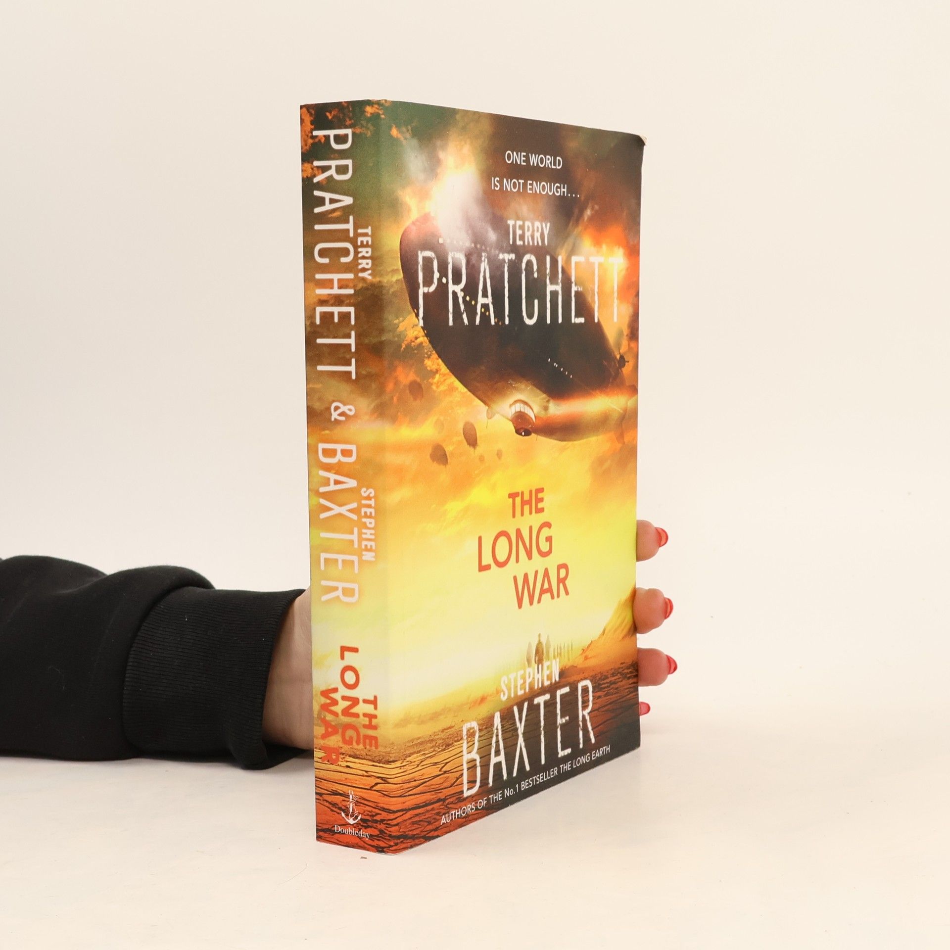 Terry Pratchett The long war